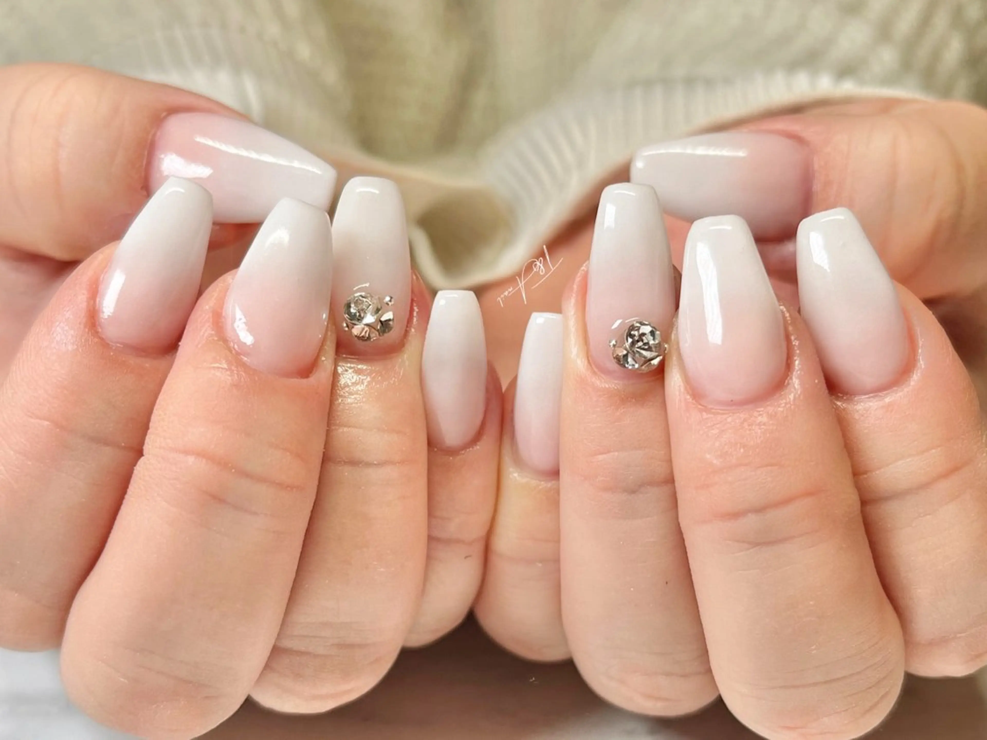 ネイル 長さ出し ジェルネイル グラデーション スカルプネイル ホワイト T&A nailのネイルデザイン