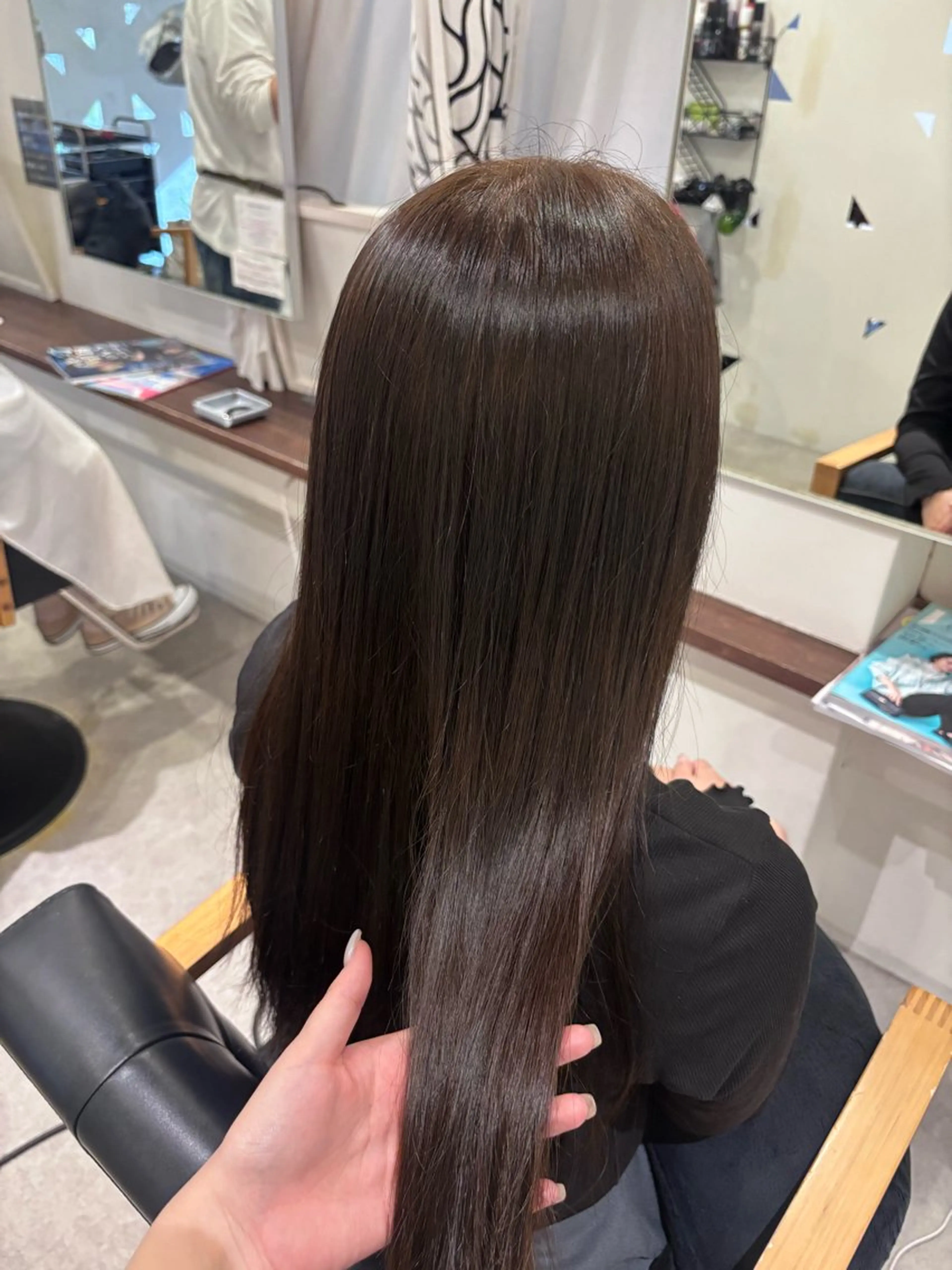カラー 真鍋 月音のヘアスタイル