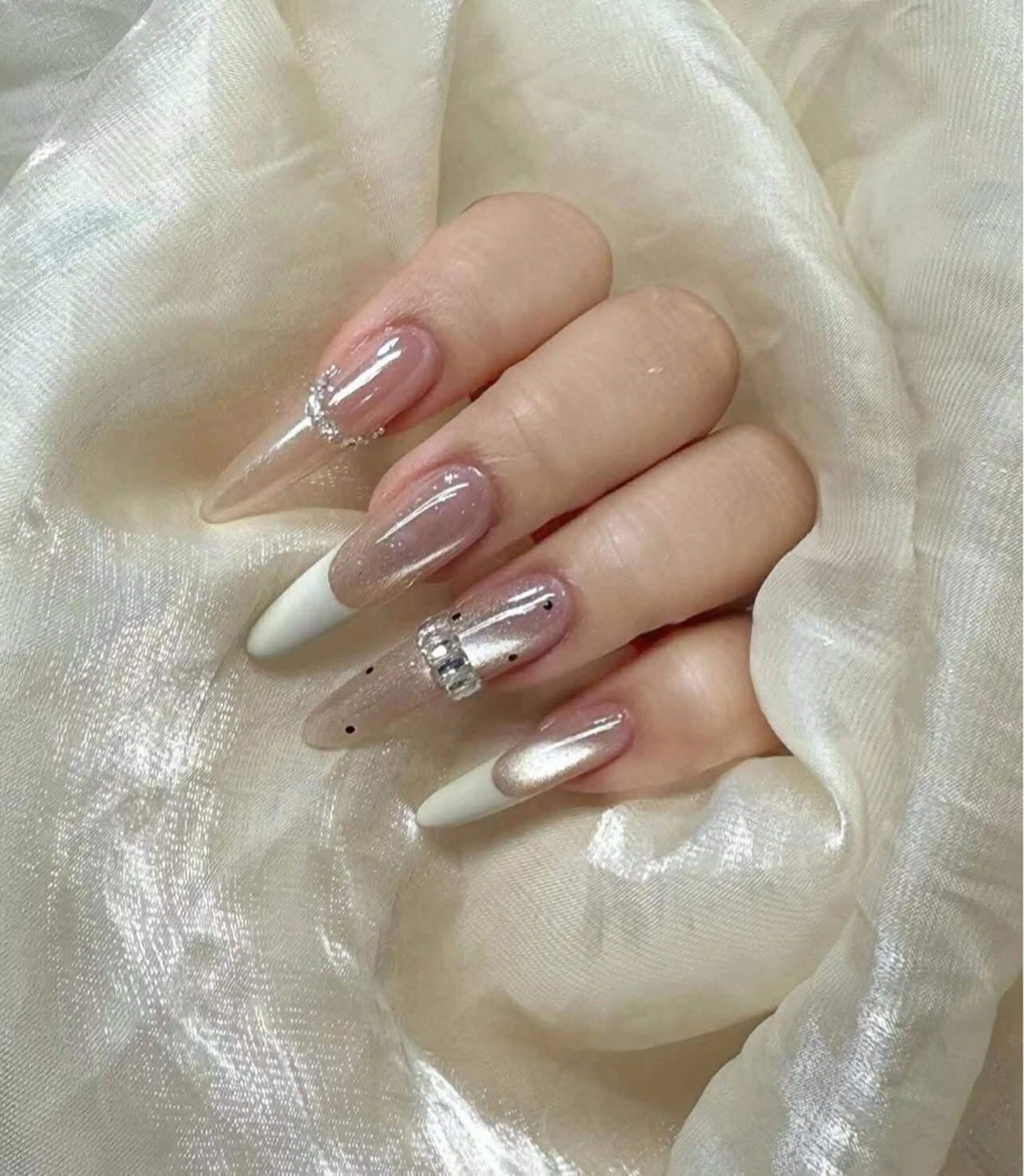 ネイル オーロラネイル ブルー チークネイル フットネイル フレンチネイル ハンドネイル AMI 新大久保のネイルデザイン