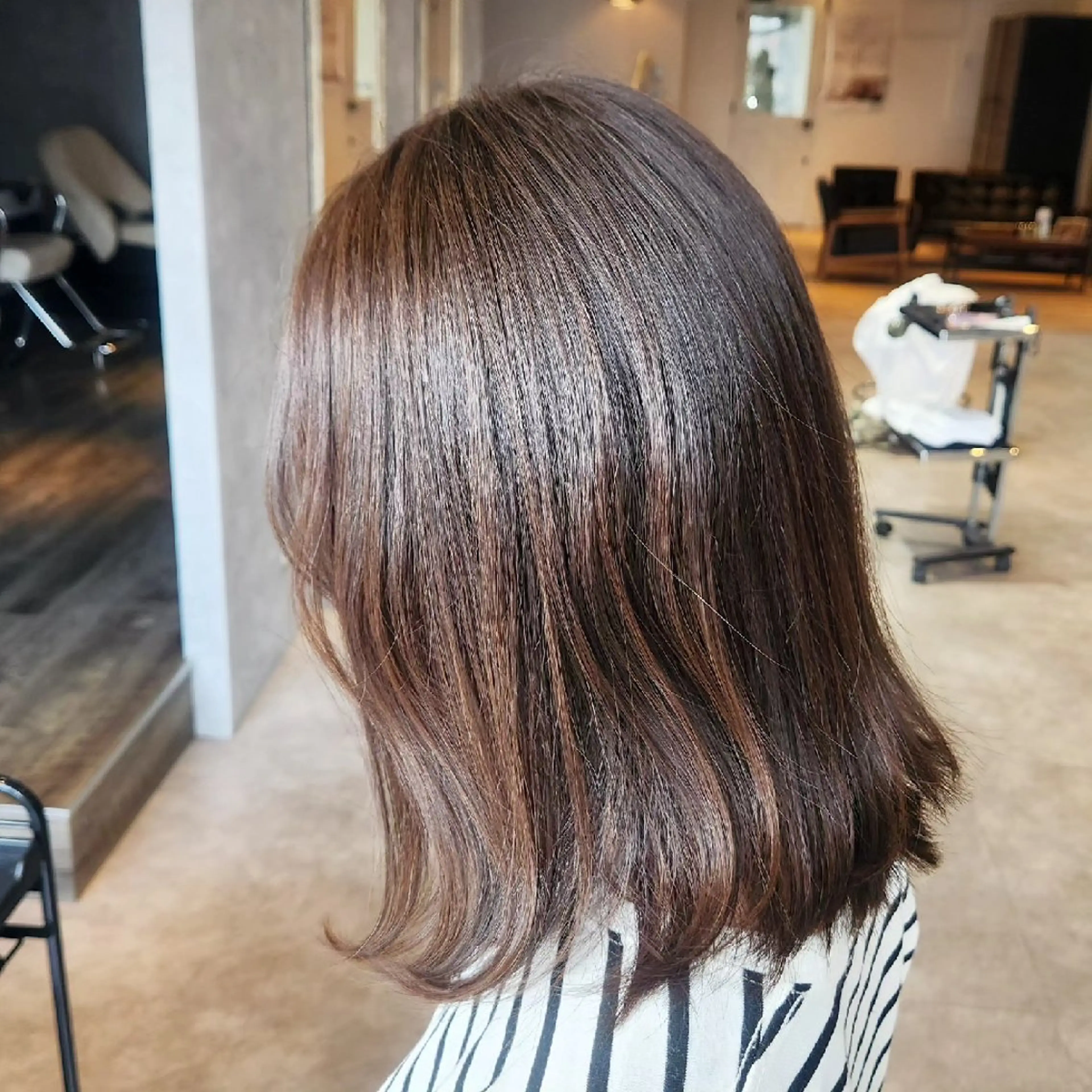 セミロング ボブ 外ハネヘア 鈴木 じゅんやのヘアスタイル