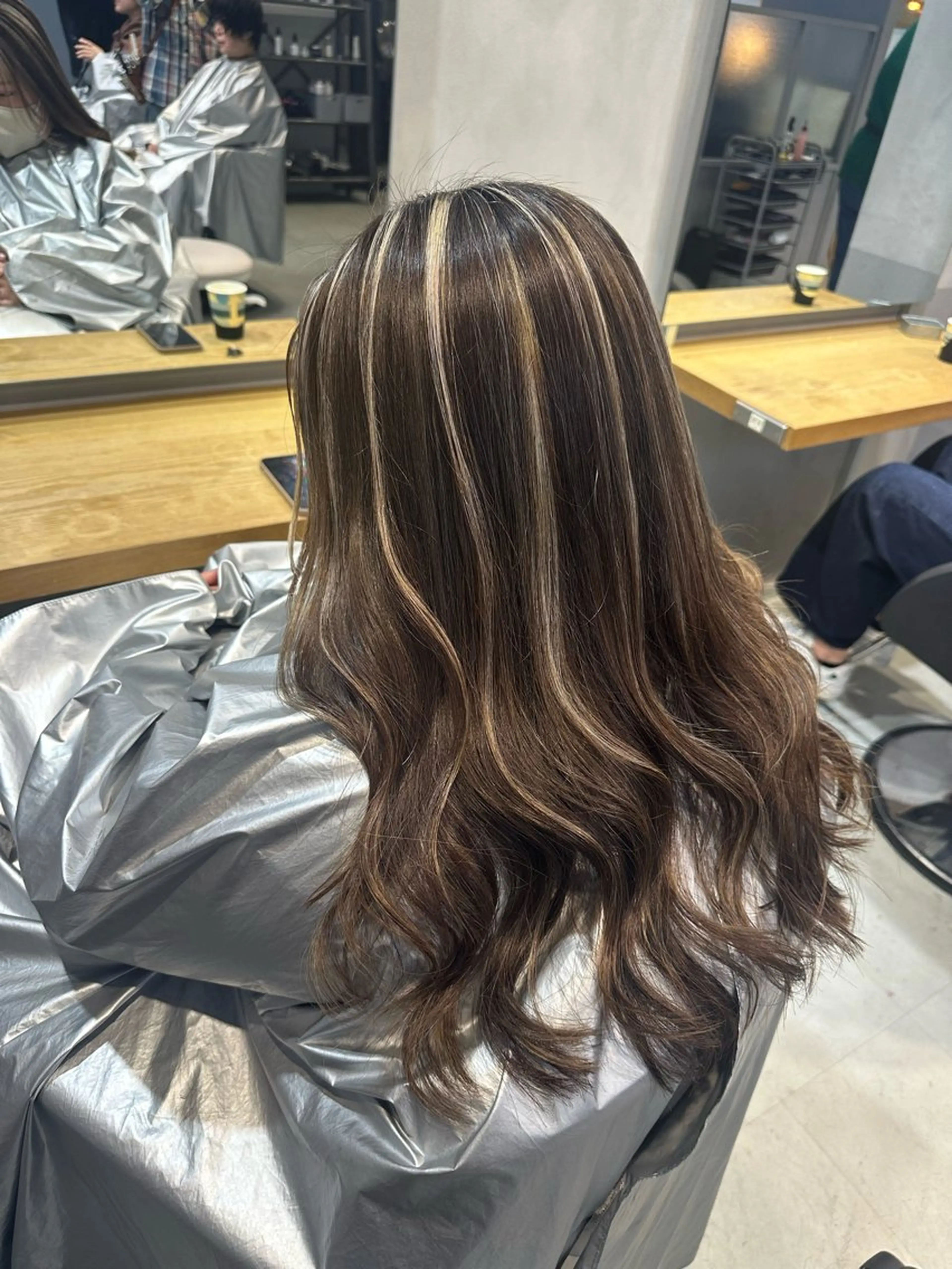 セミロング カラー ハイライトカラー ハイライト ヘアカラー トリートメント 🌟ハイライト/ハイ トーン🌟MIKIのヘアスタイル