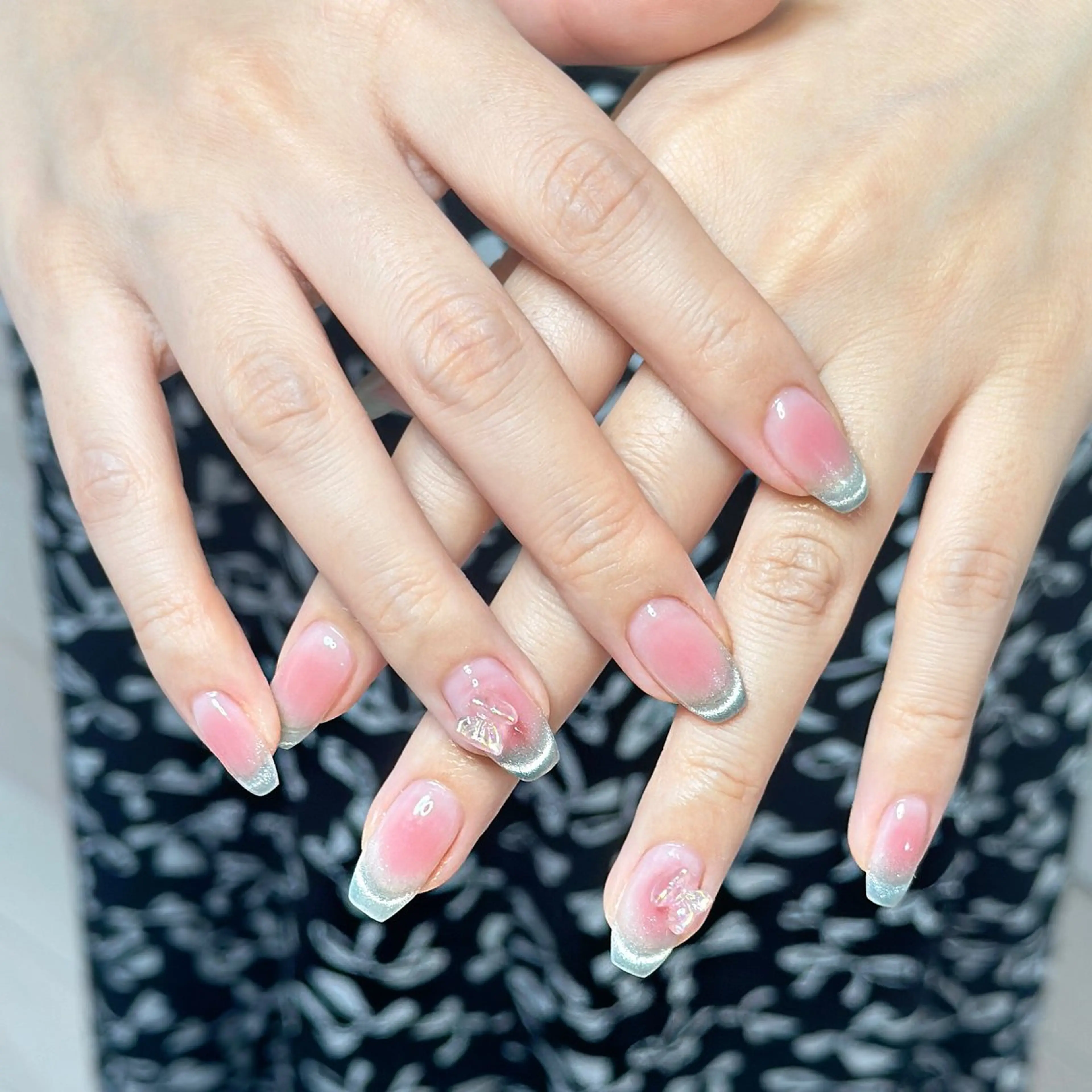 ネイル アートネイル オーロラネイル チークネイル フレンチネイル ガラスフレンチ 🎀YooLi Nail salonのネイルデザイン