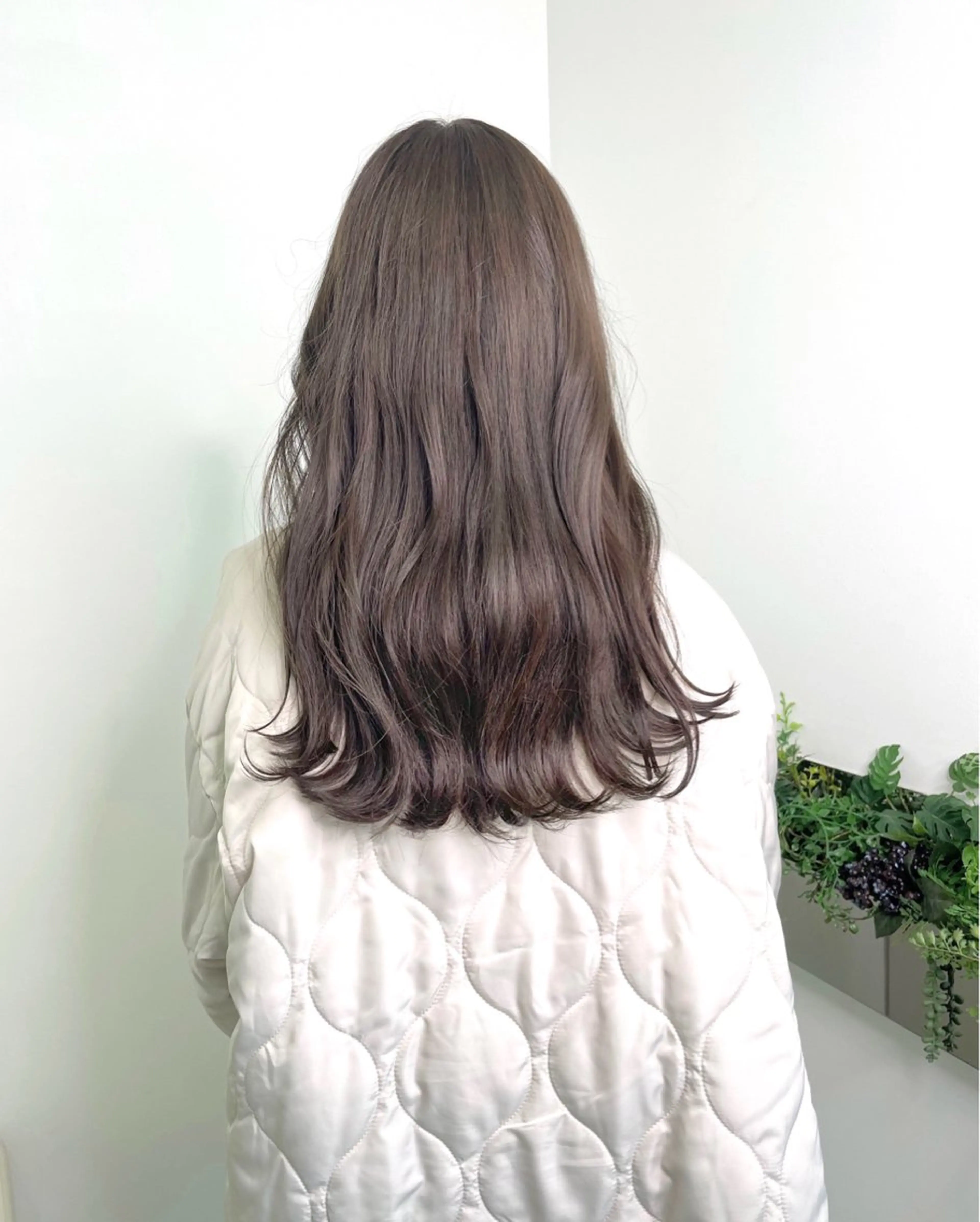 ロング カラー ベージュカラー ブリーチ フォギーベージュ ブリーチなしカラー カット ヘアカラー 尾崎 弘和のヘアスタイル