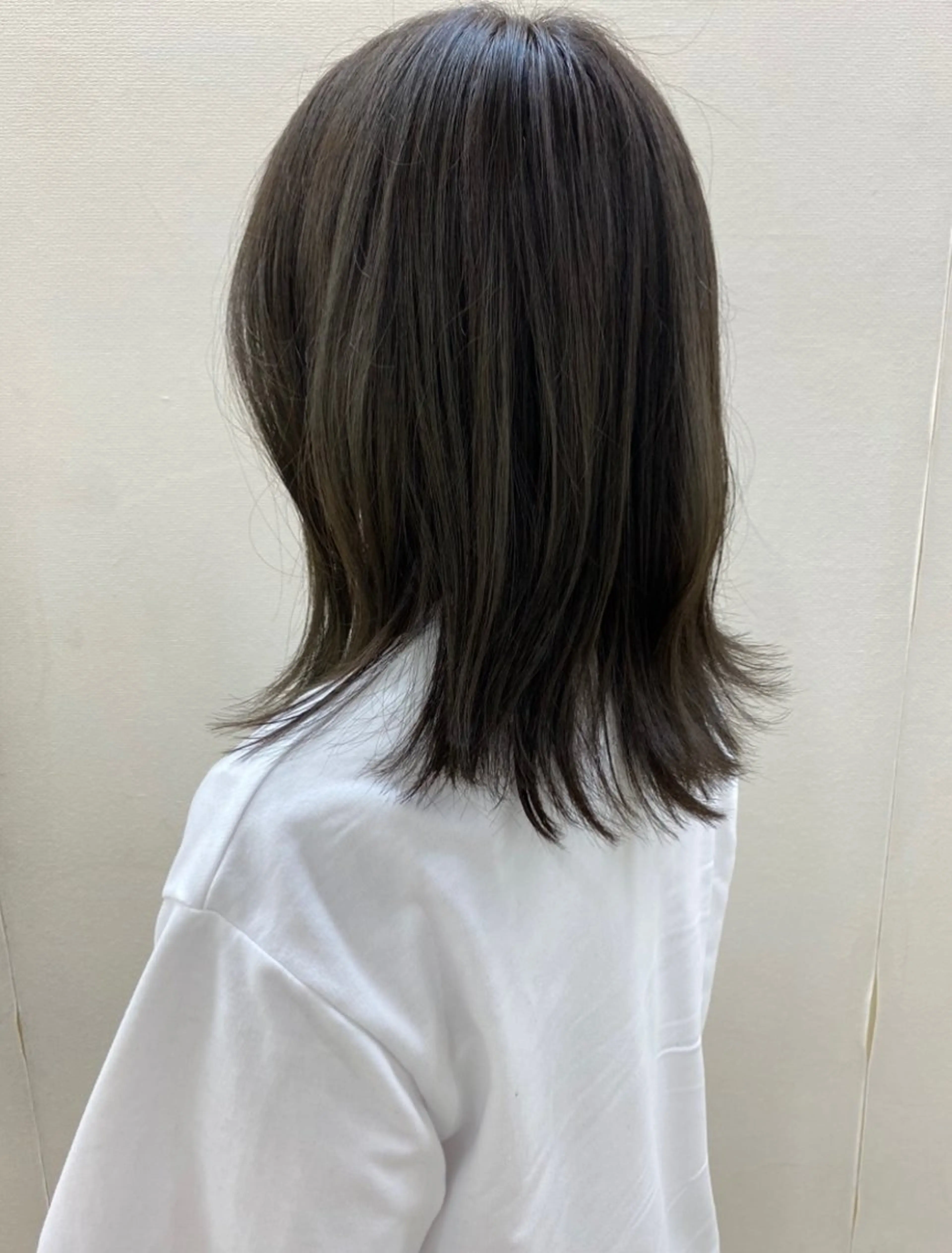 ミディアム カラー 透明感カラー グレージュ レイヤーカット ヘアカラー トリートメント erika /韓国ヘアのヘアスタイル