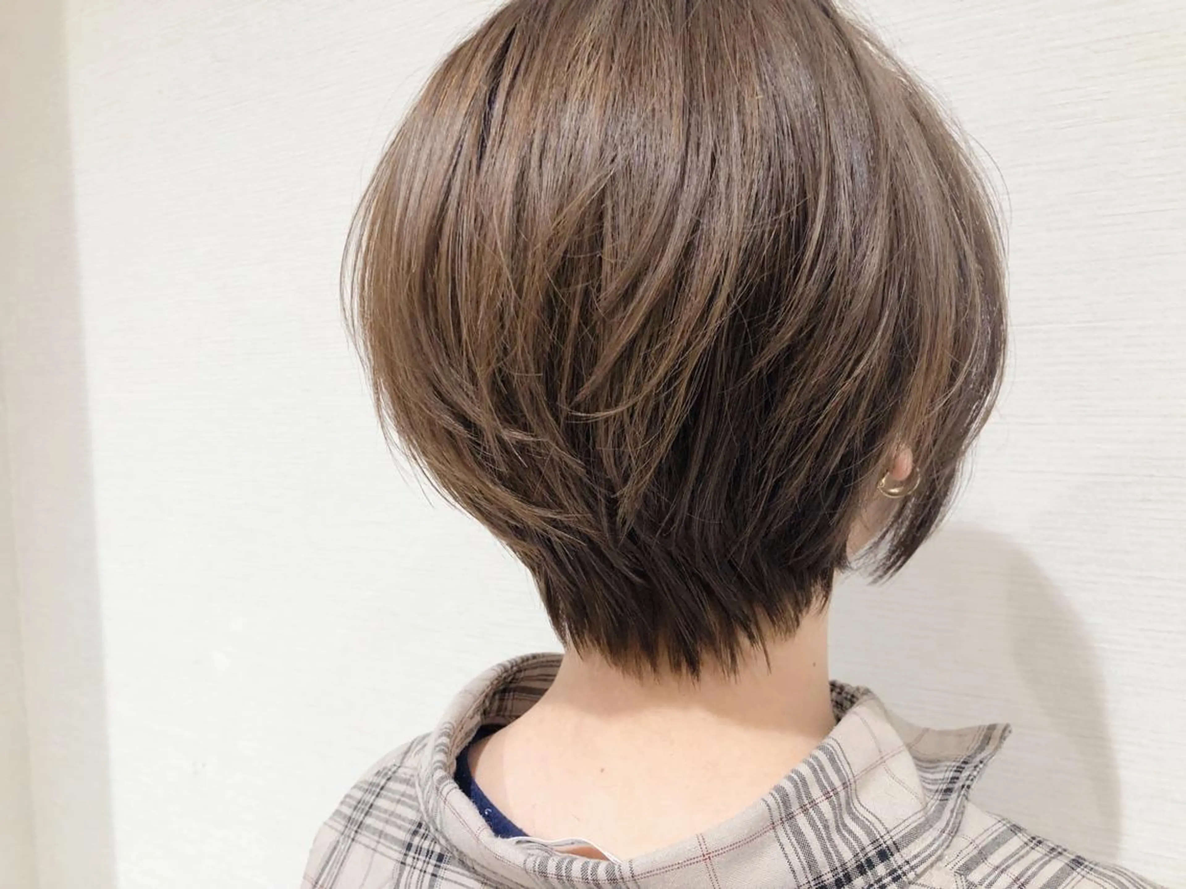 ショート カラー 三鷹で1番ショート ボブをカットする新谷のヘアスタイル