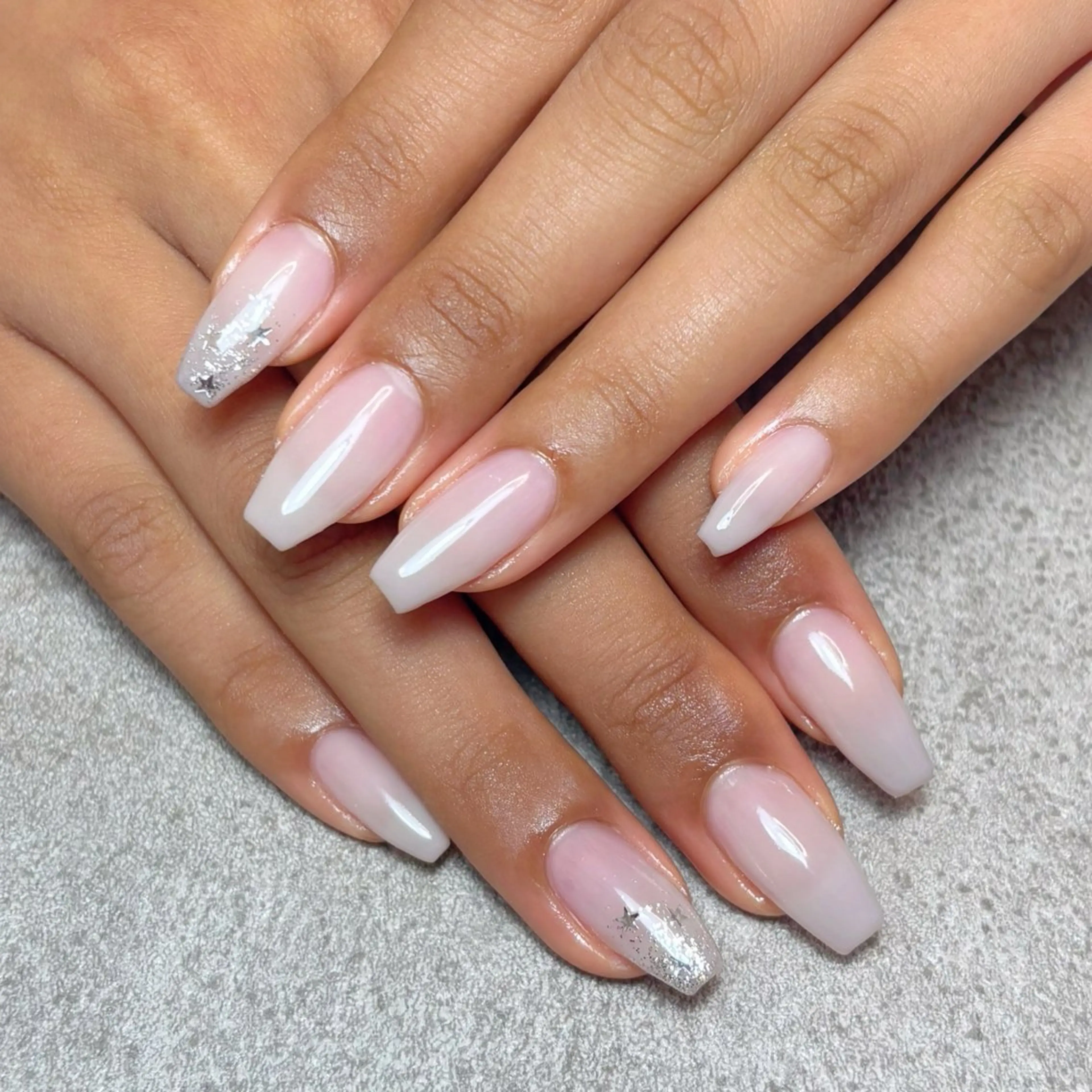 ネイル ホログラムネイル ラメ(グリッター) ハンドネイル nailroom DIASOMNIAのネイルデザイン