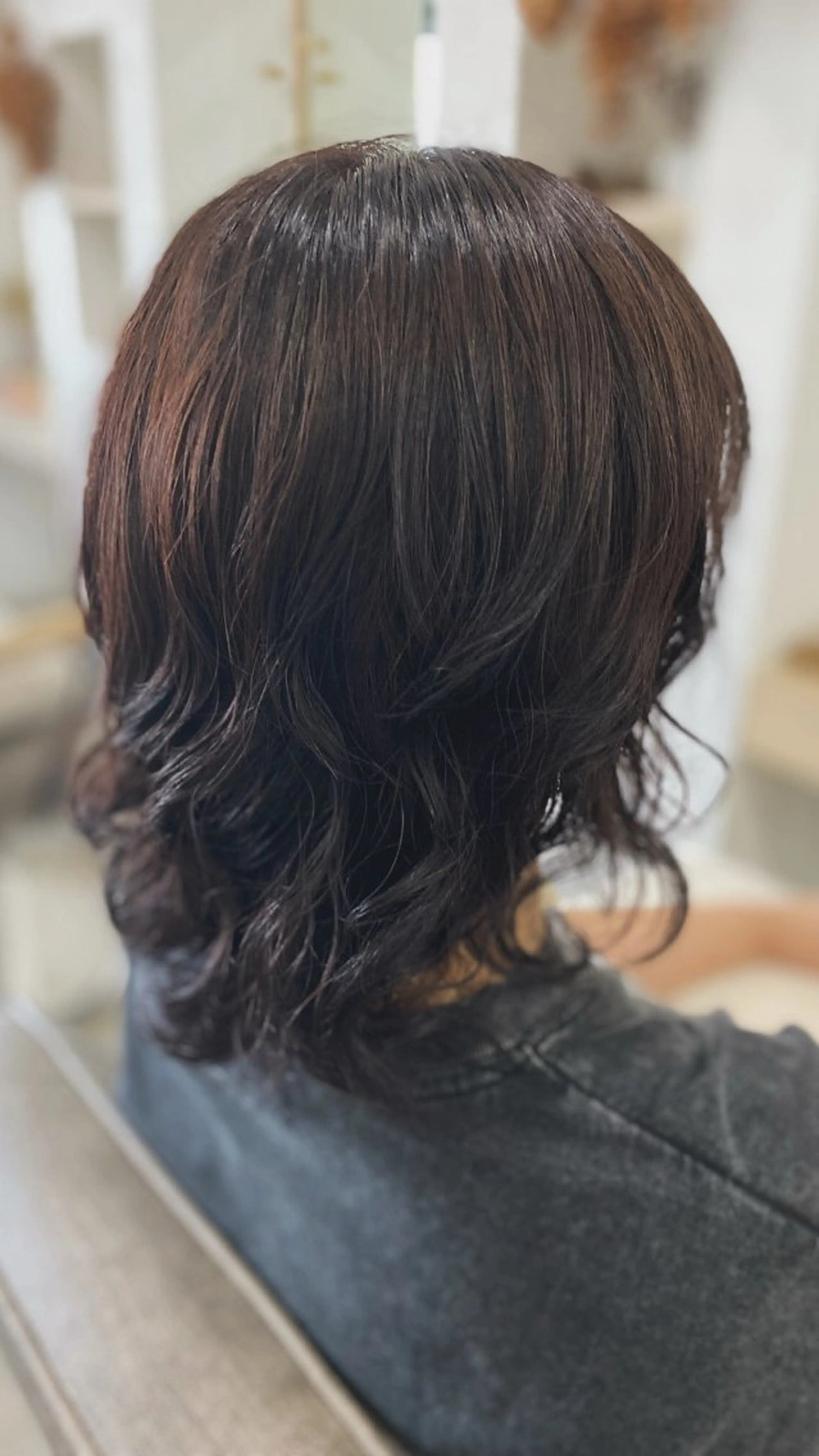 ミディアム カラー パーマ ブラウンカラー ラベンダーカラー ラベンダーブラウン 東上 瑠莉のヘアスタイル