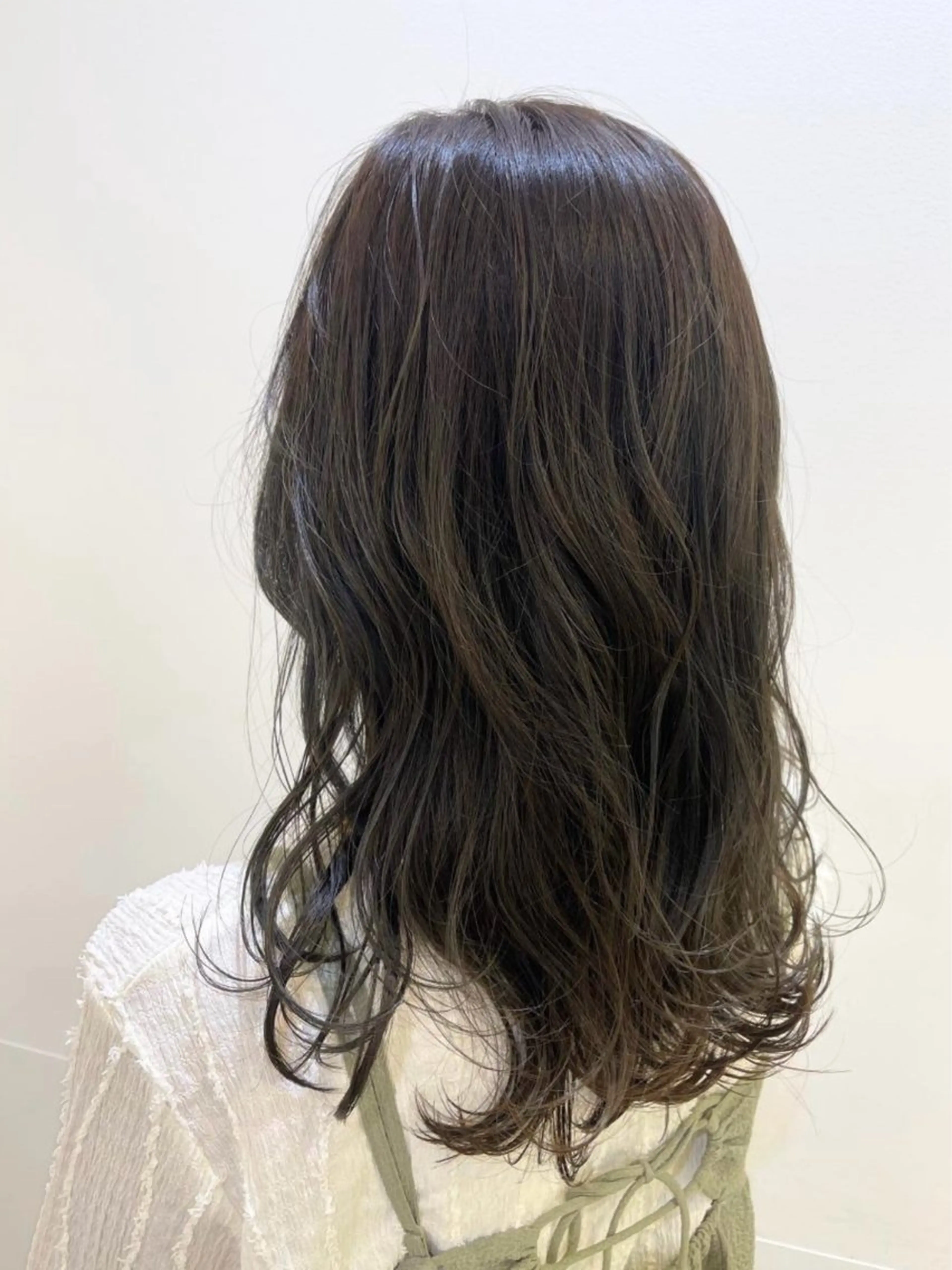 ロング カラー グレージュ オリーブグレージュ オリーブグレー ヘアカラー トリートメント 髪質改善縮毛矯正 💎TOMOのヘアスタイル