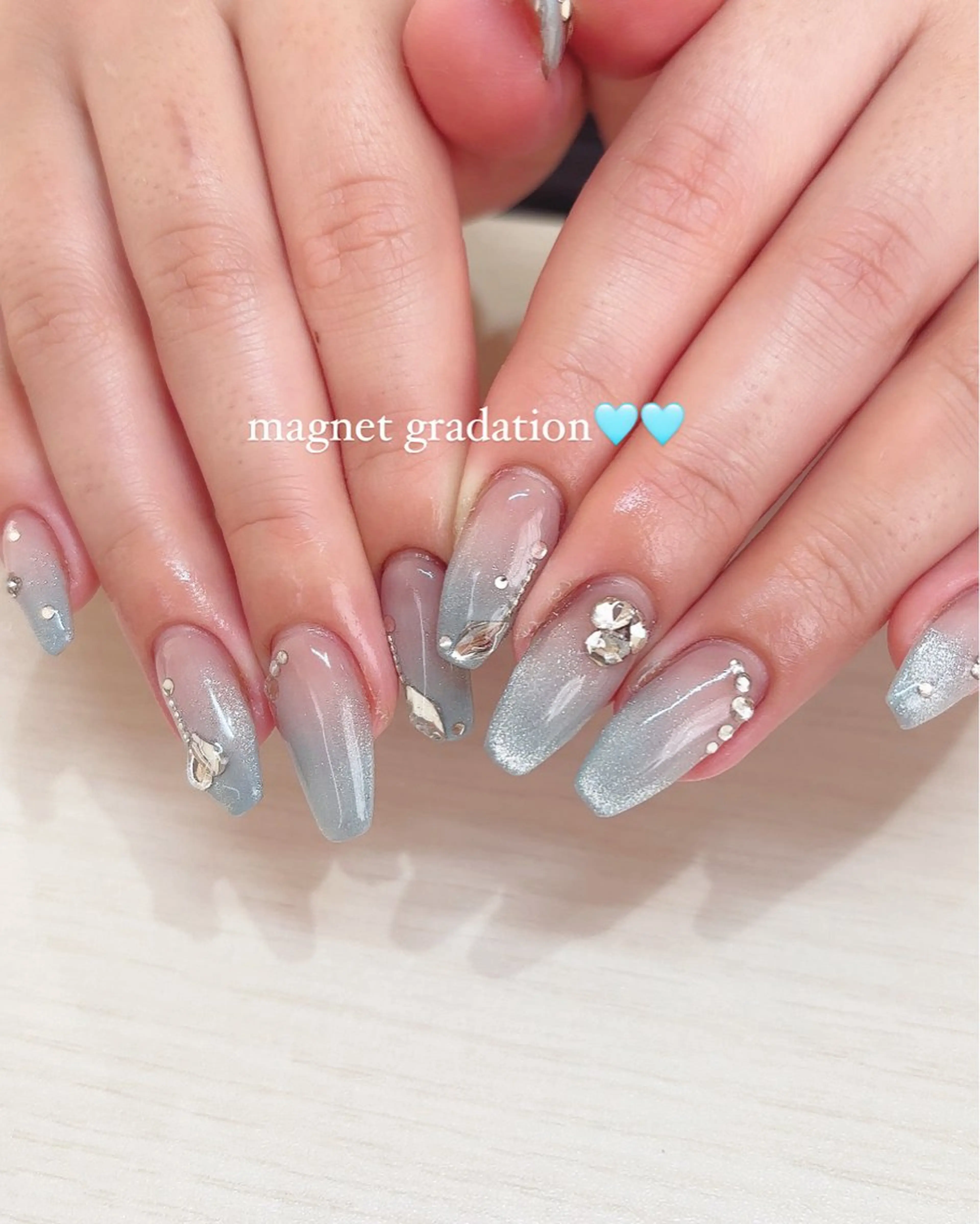 ネイル ブルー グラデーション マグネットネイル ハンドネイル beautiful meみくのネイルデザイン