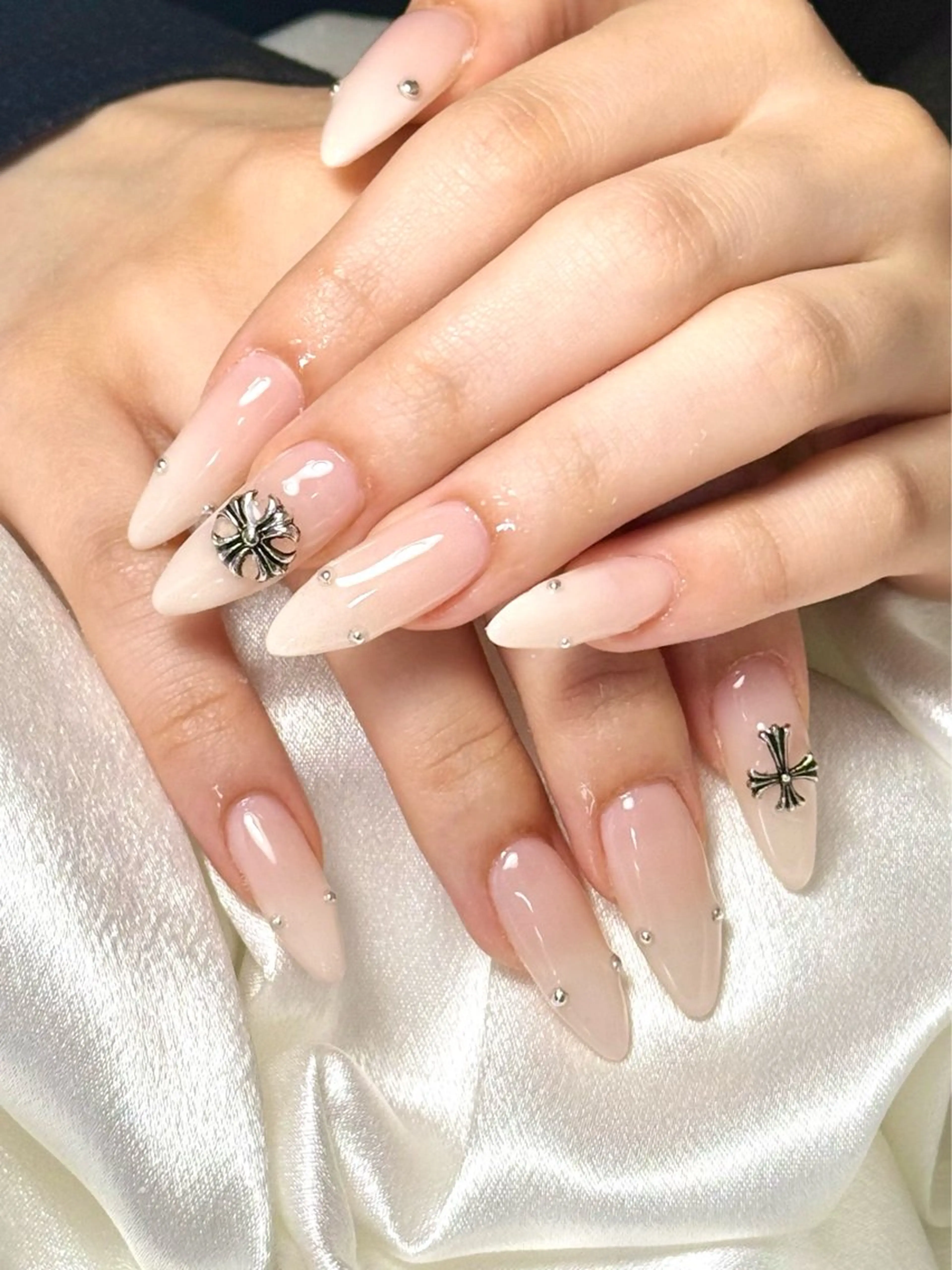 ネイル ハンドネイル ルシイ🎀新宿長さ 出しパーツ専門店のネイルデザイン