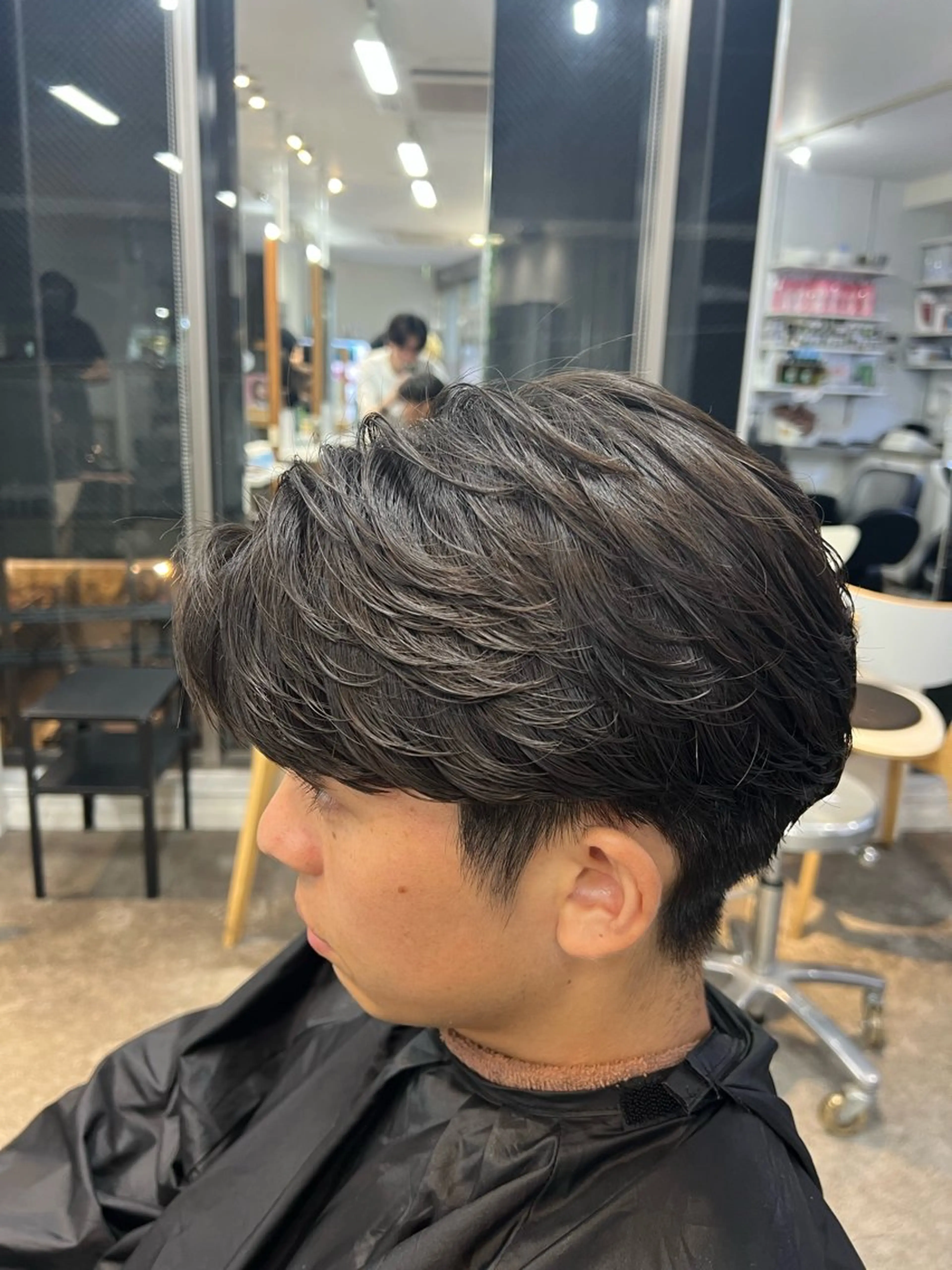 パーマ メンズ センターパート フェザーパーマ メンズパーマ ニュアンスパーマ 原宿 無料カット fifth イノウエのヘアスタイル