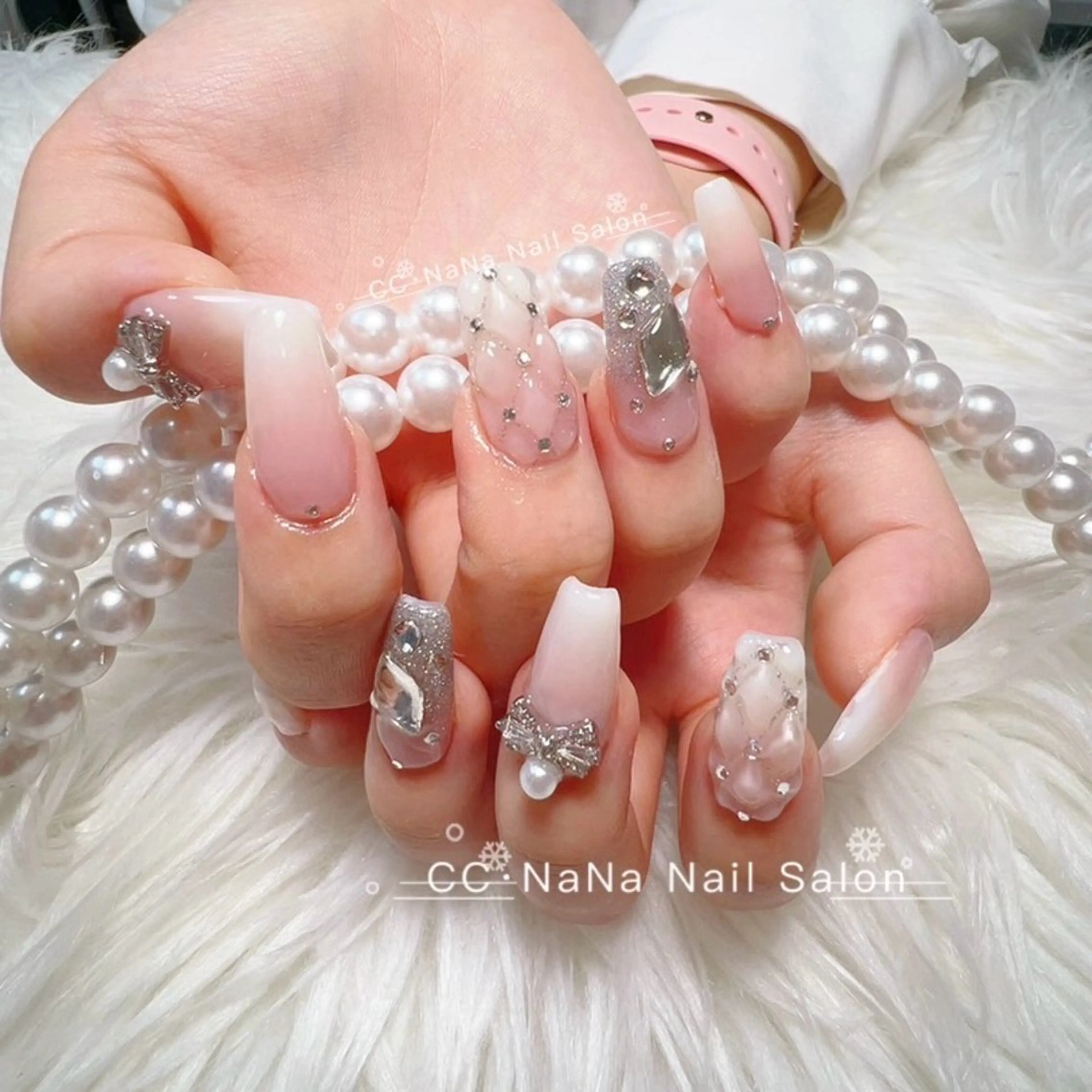 ネイル チークネイル フラッシュネイル ハート キラキラネイル 韓国ネイル ハンドネイル 💎CC・NaNa 韓国風ネイル🌙Cのネイルデザイン