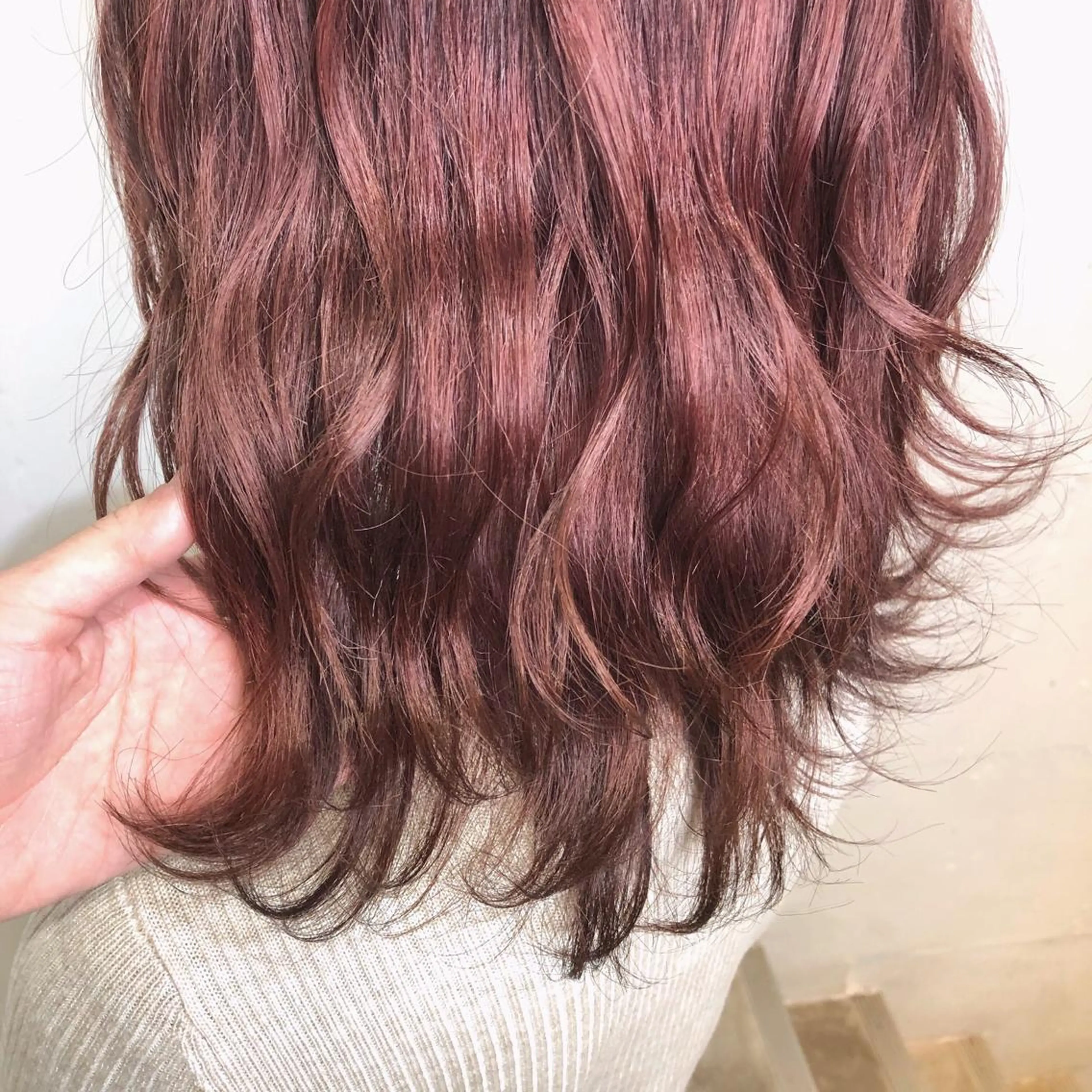 ミディアム カラー パーマ ヘアアレンジ 八巻 晴香のヘアスタイル