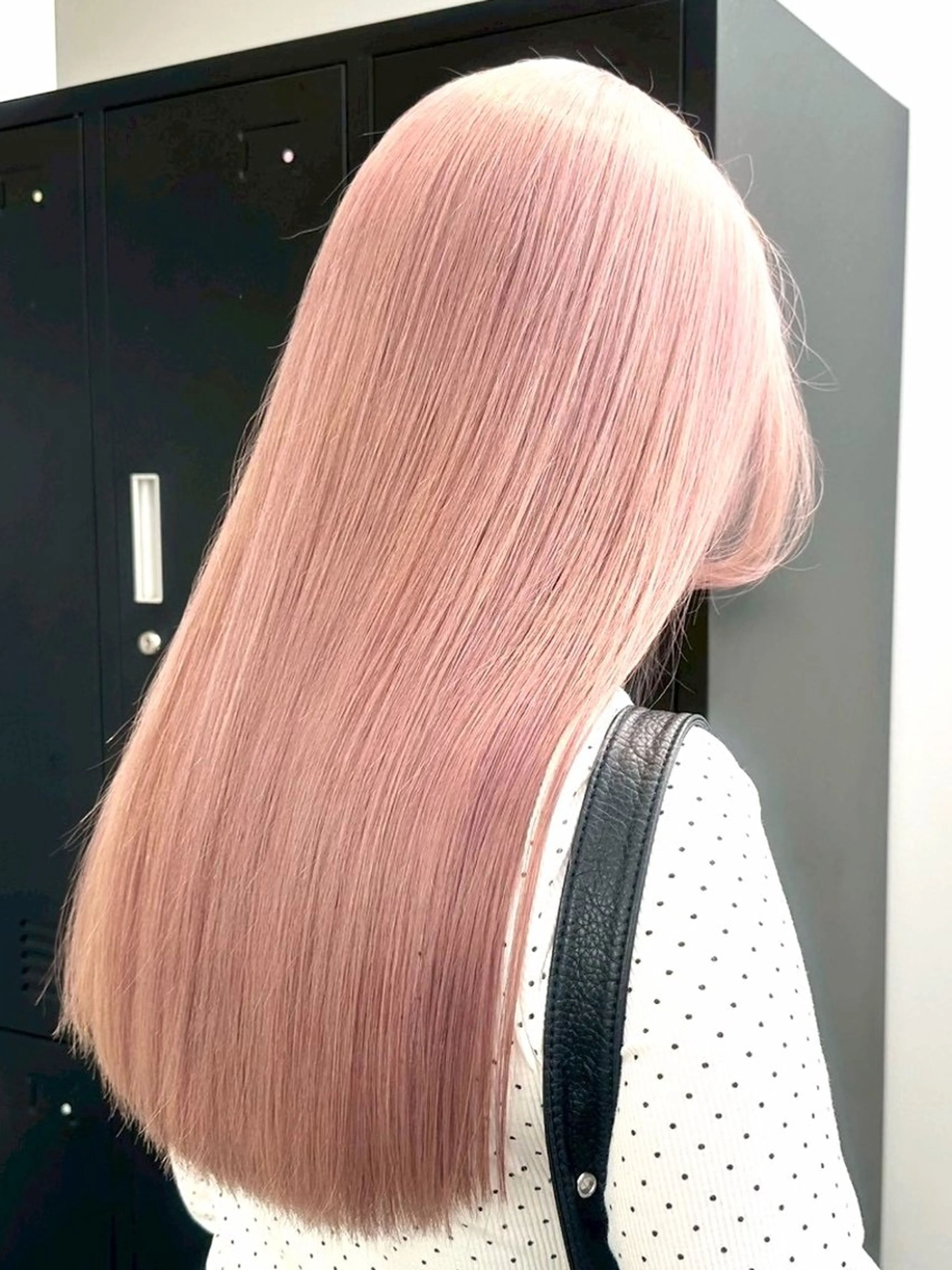 ロング MOMOKA LUCK TOKYOのヘアスタイル