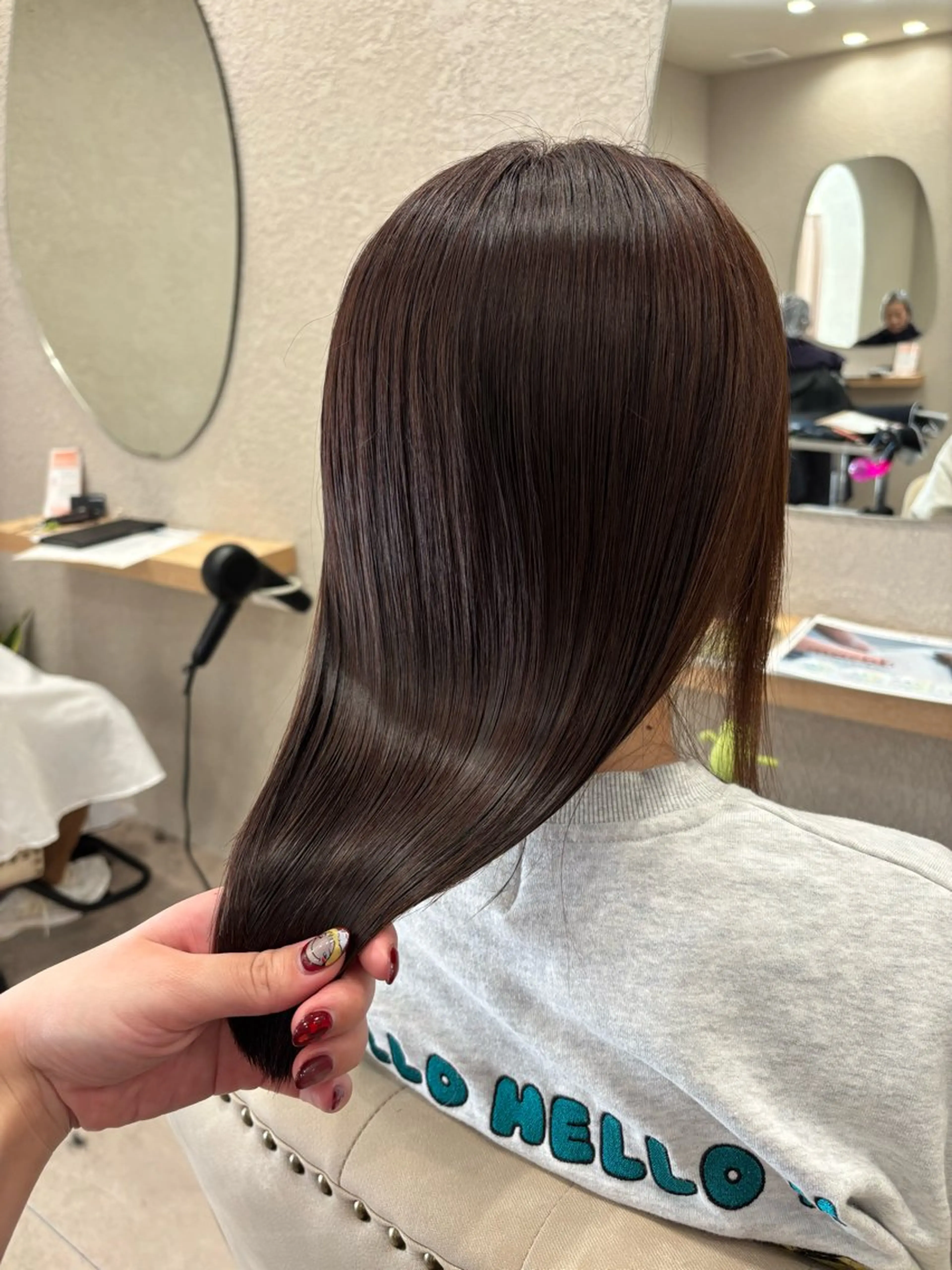 セミロング 透明感カラー⭐️🌈 野村玲美のヘアスタイル