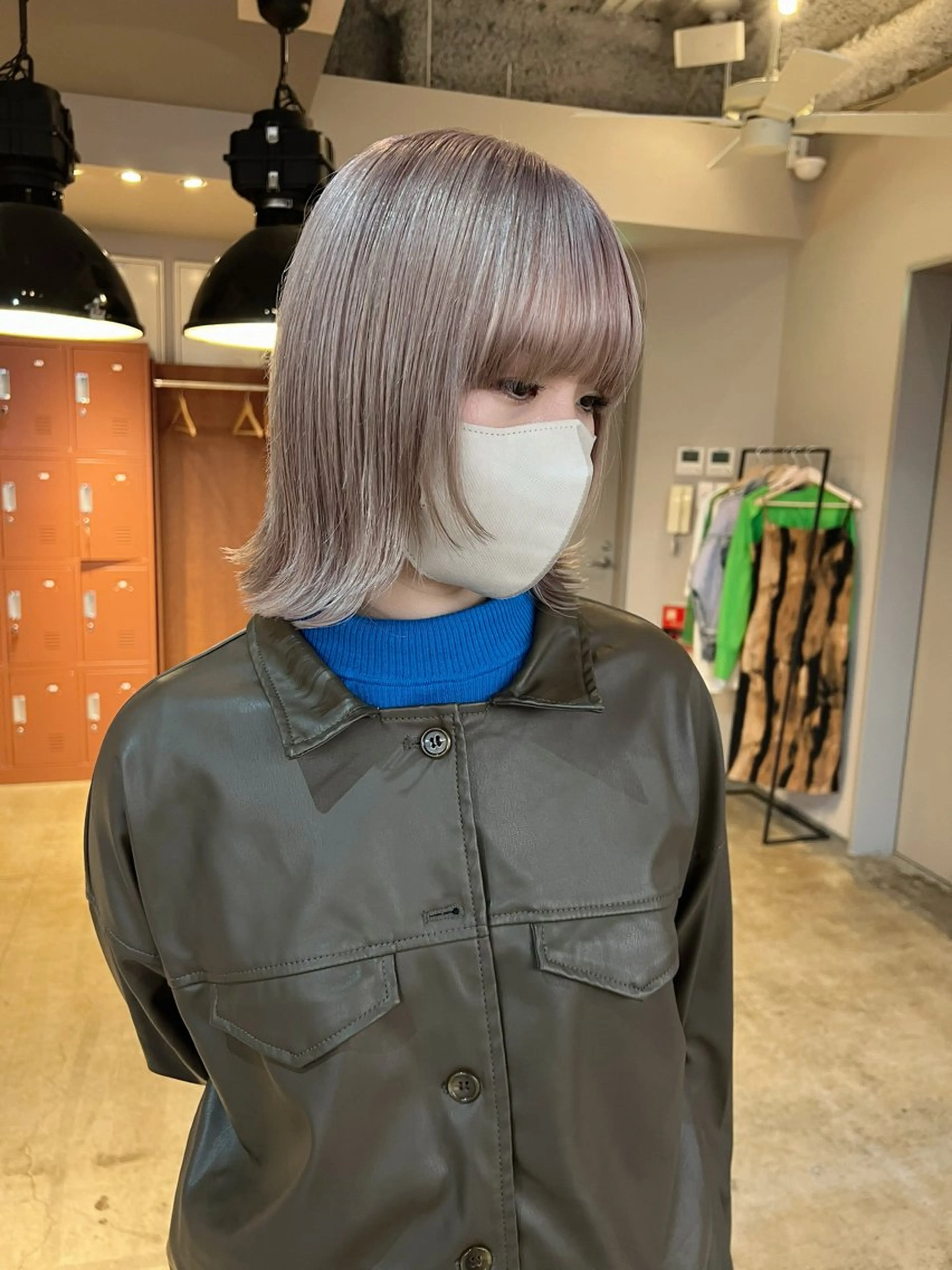 ミディアム カット ヘアカラー ミルクティーベージュ outaのヘアスタイル