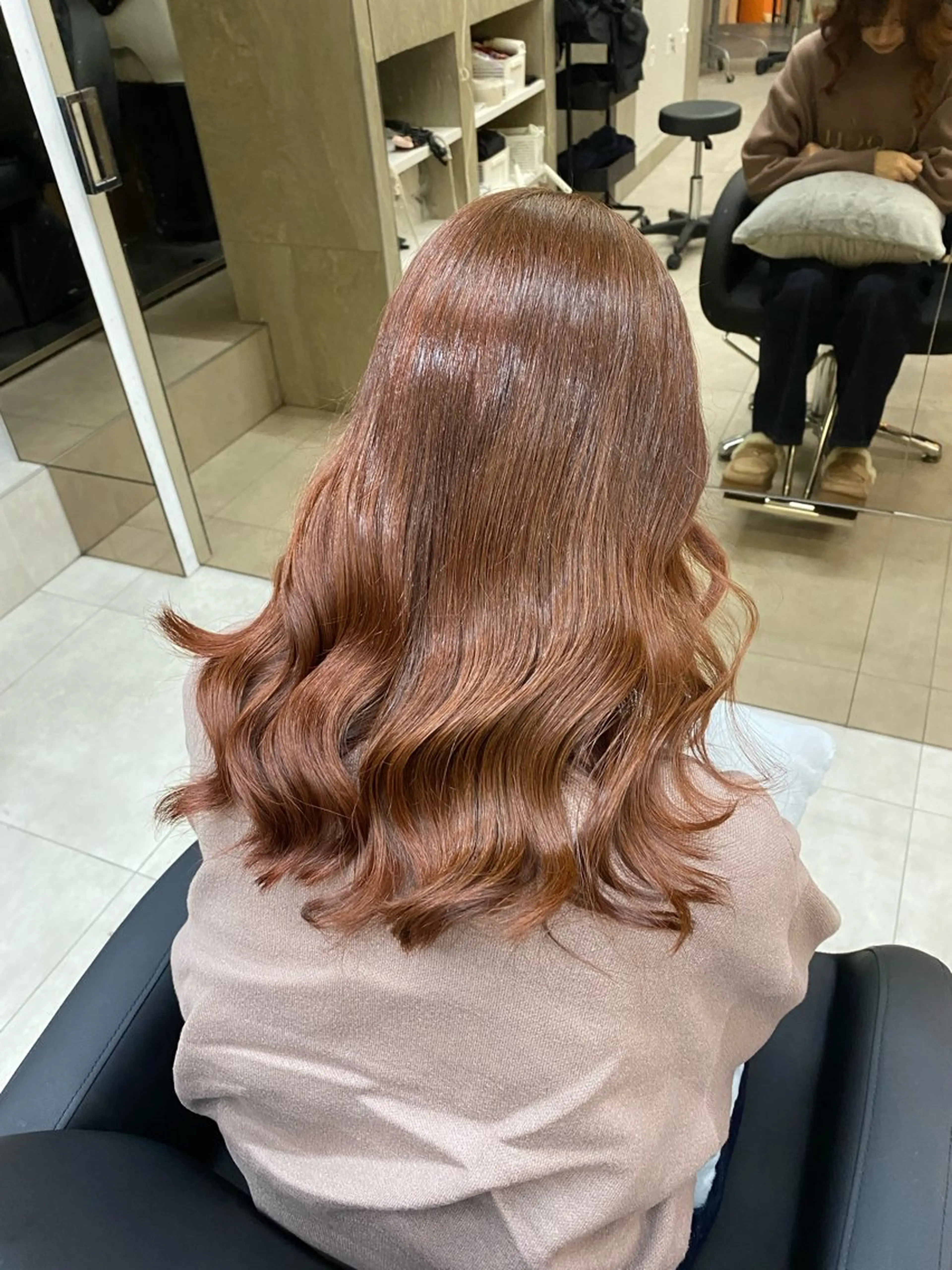 ミディアム カラー ブリーチ ブラウンカラー ココアブラウン ブリーチなしカラー 「似合わせ/髪質改善 《ワタル》」のヘアスタイル