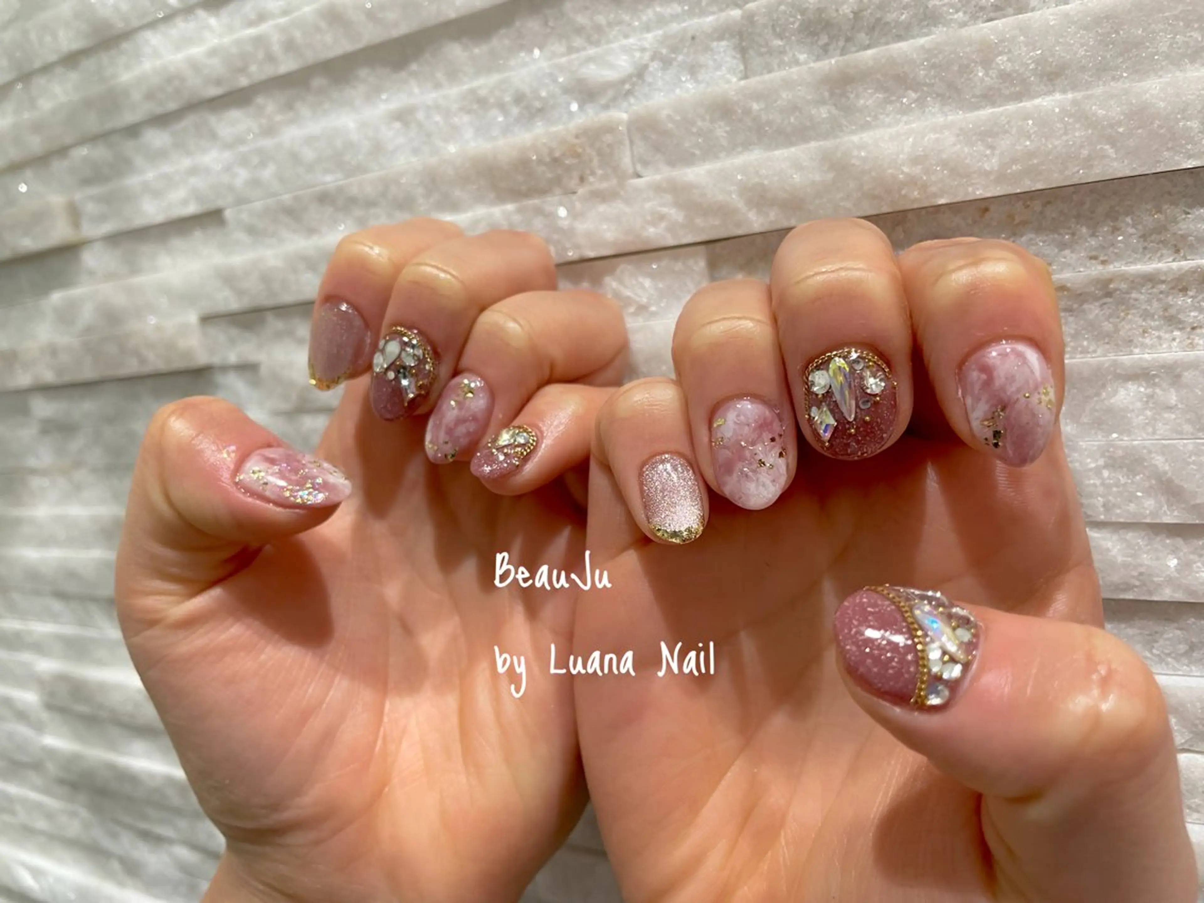 ネイル マグネットネイル ハンドネイル BeauJu by Luana Nailのネイルデザイン
