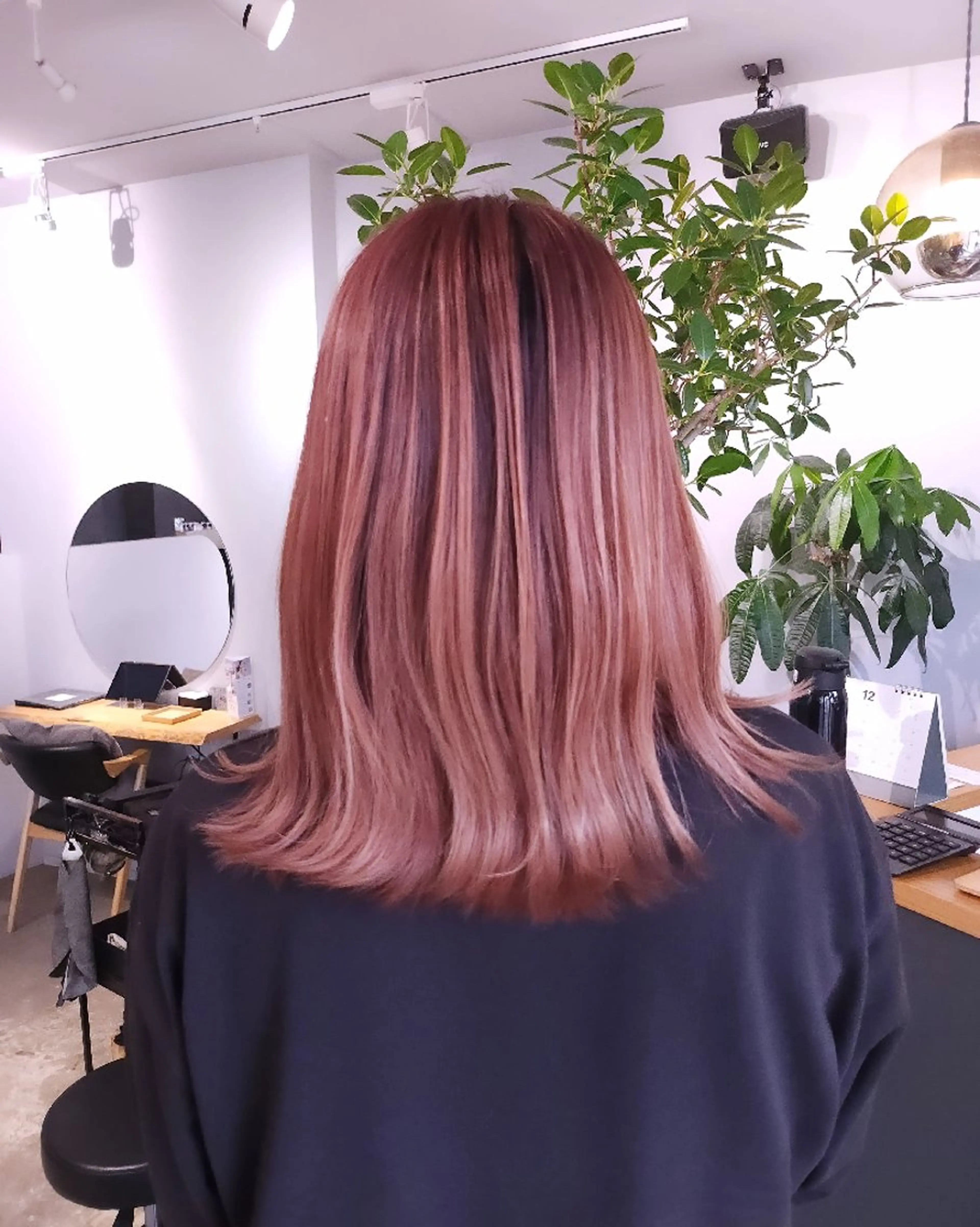 セミロング カラー ピンクカラー 金田 拓也のヘアスタイル