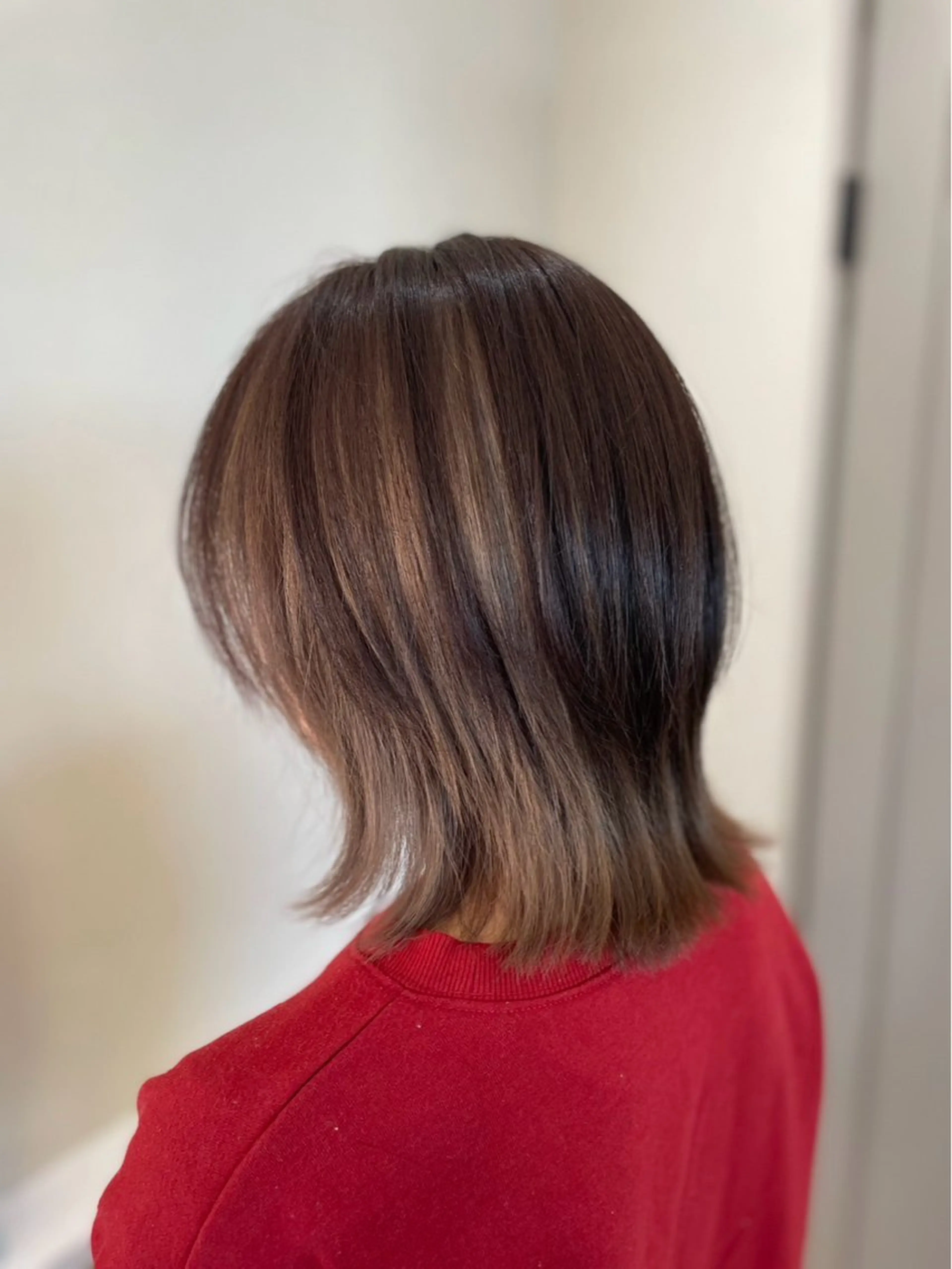 ミディアム Re room. 女性スタイリストのヘアスタイル