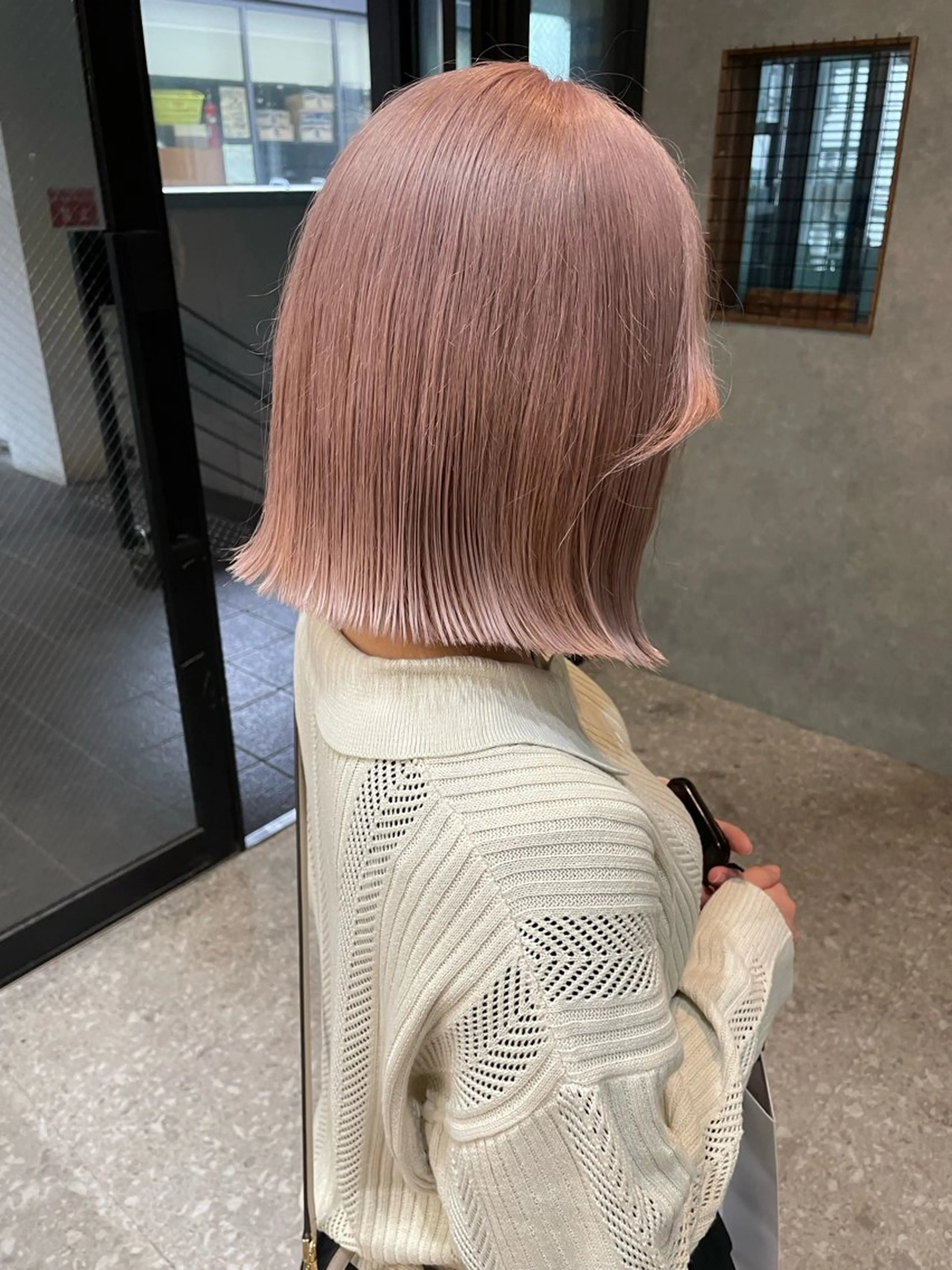 ミディアム karin ボブハイトーンのヘアスタイル