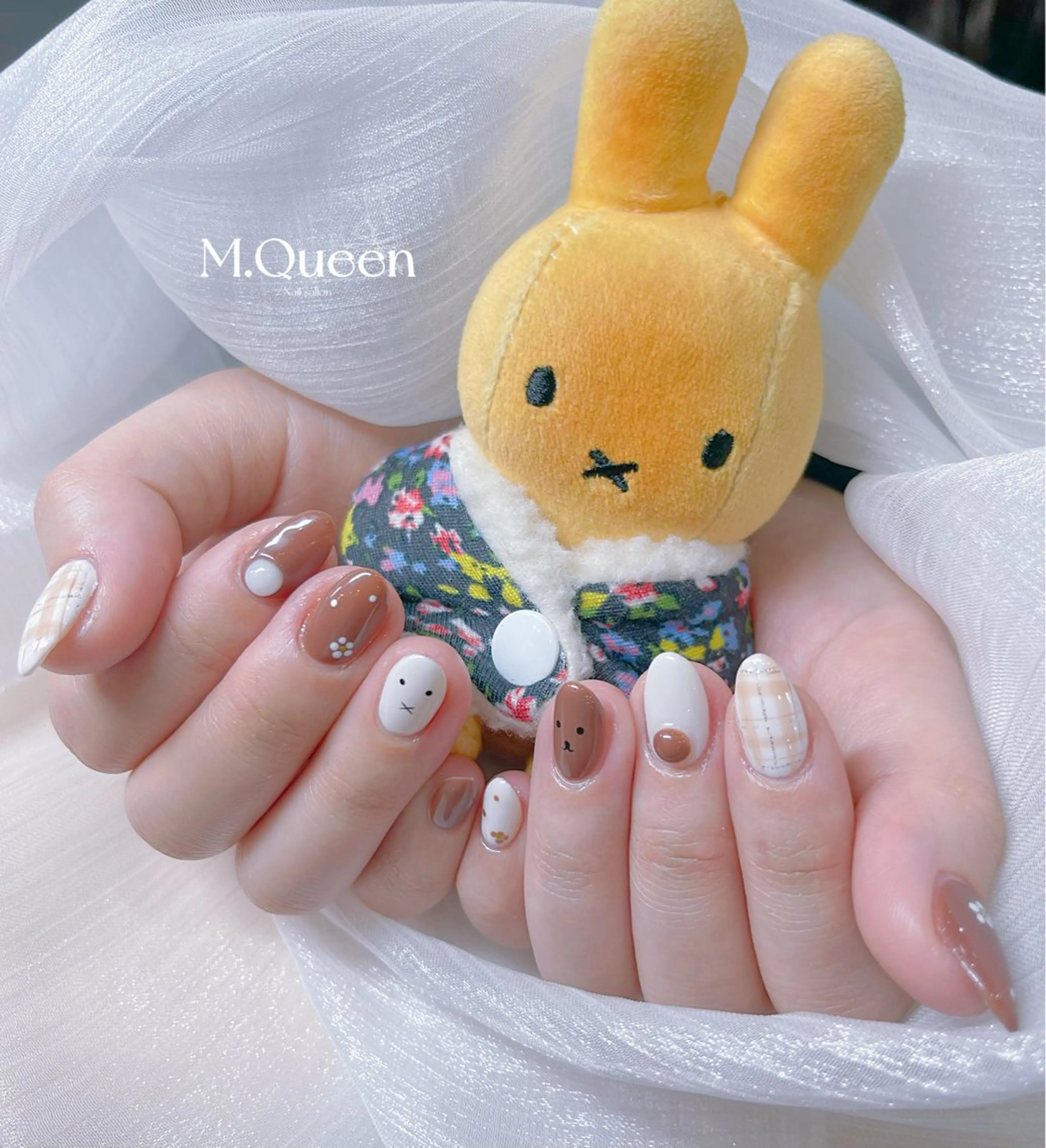 ネイル MQueen ネイルサロンマルのネイルデザイン