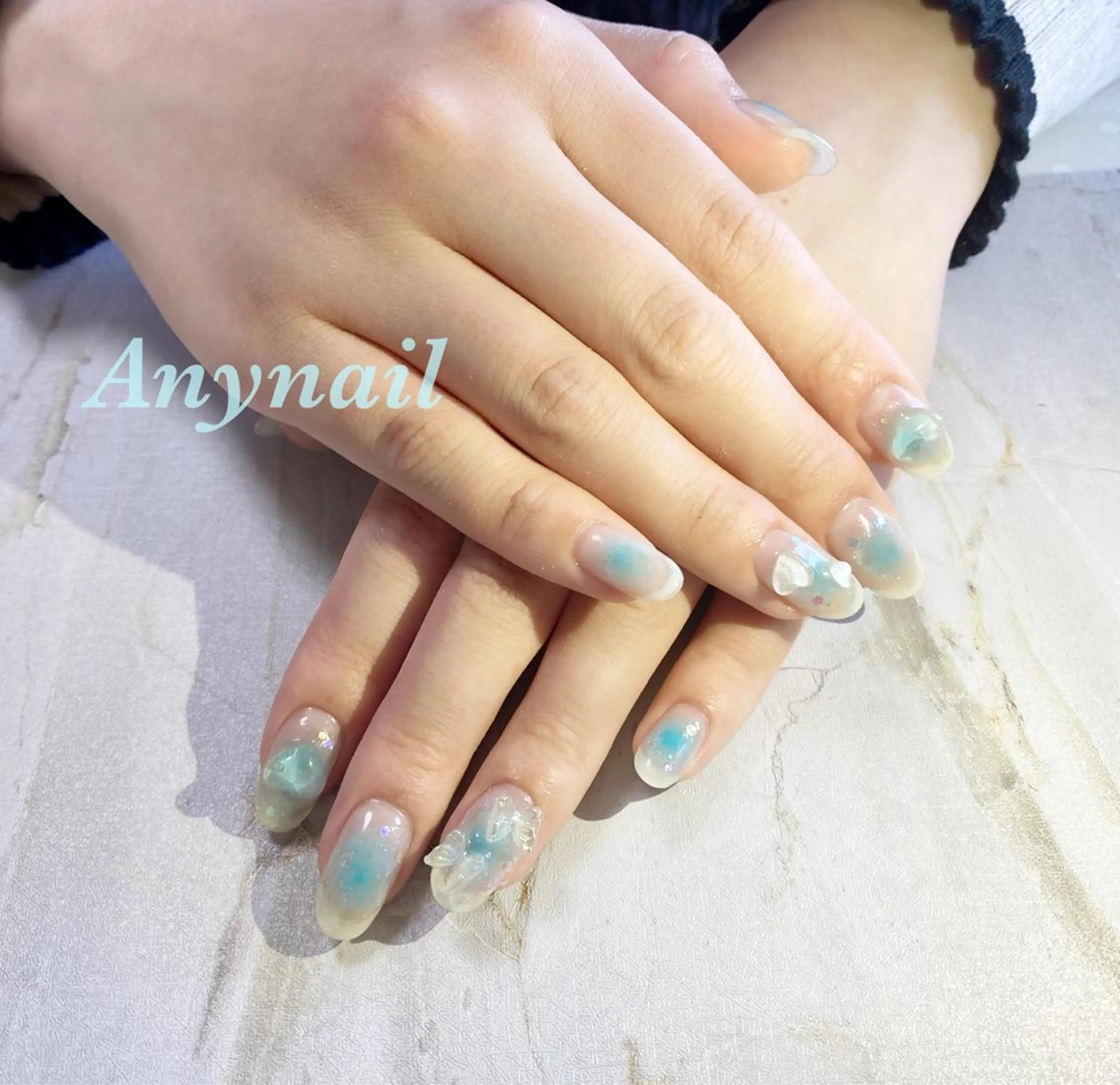 ネイル ブルー チークネイル クリアネイル ハート 夏ネイル ハンドネイル 岩澤 恵子のネイルデザイン