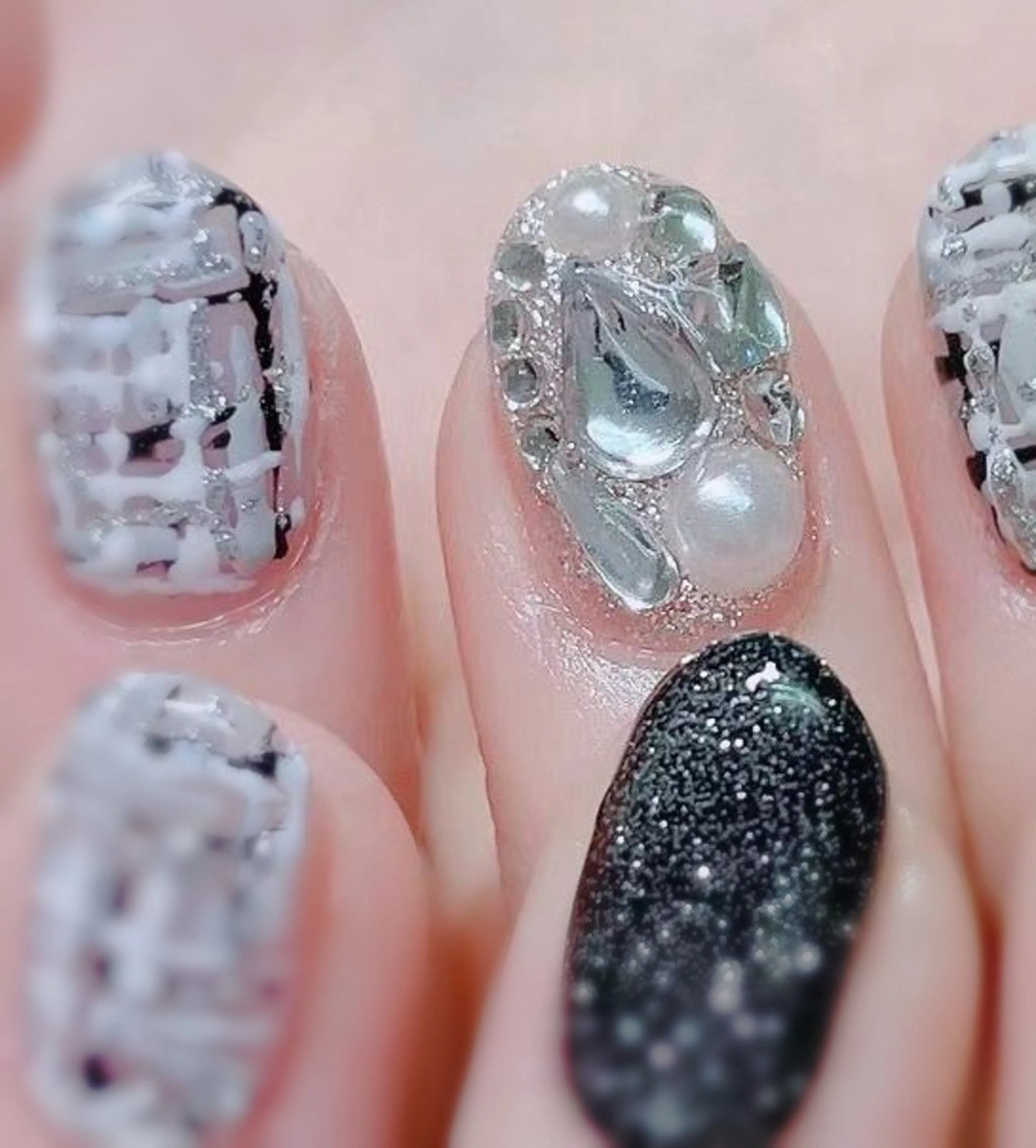 ネイル ハンドネイル MoonNail ユリ🌸のネイルデザイン