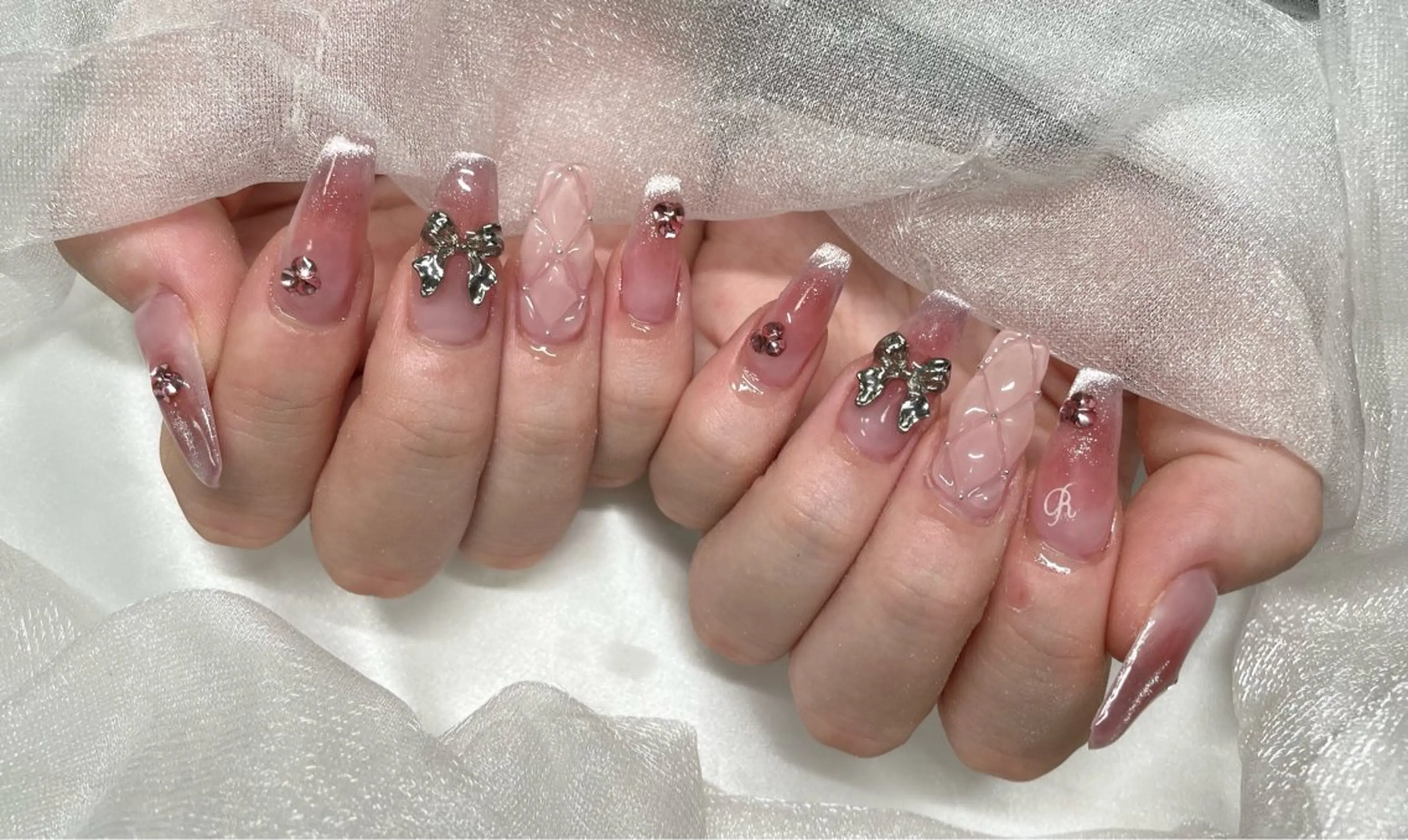 ネイル ハンドネイル Roi〈ロワ〉 Minakoのネイルデザイン