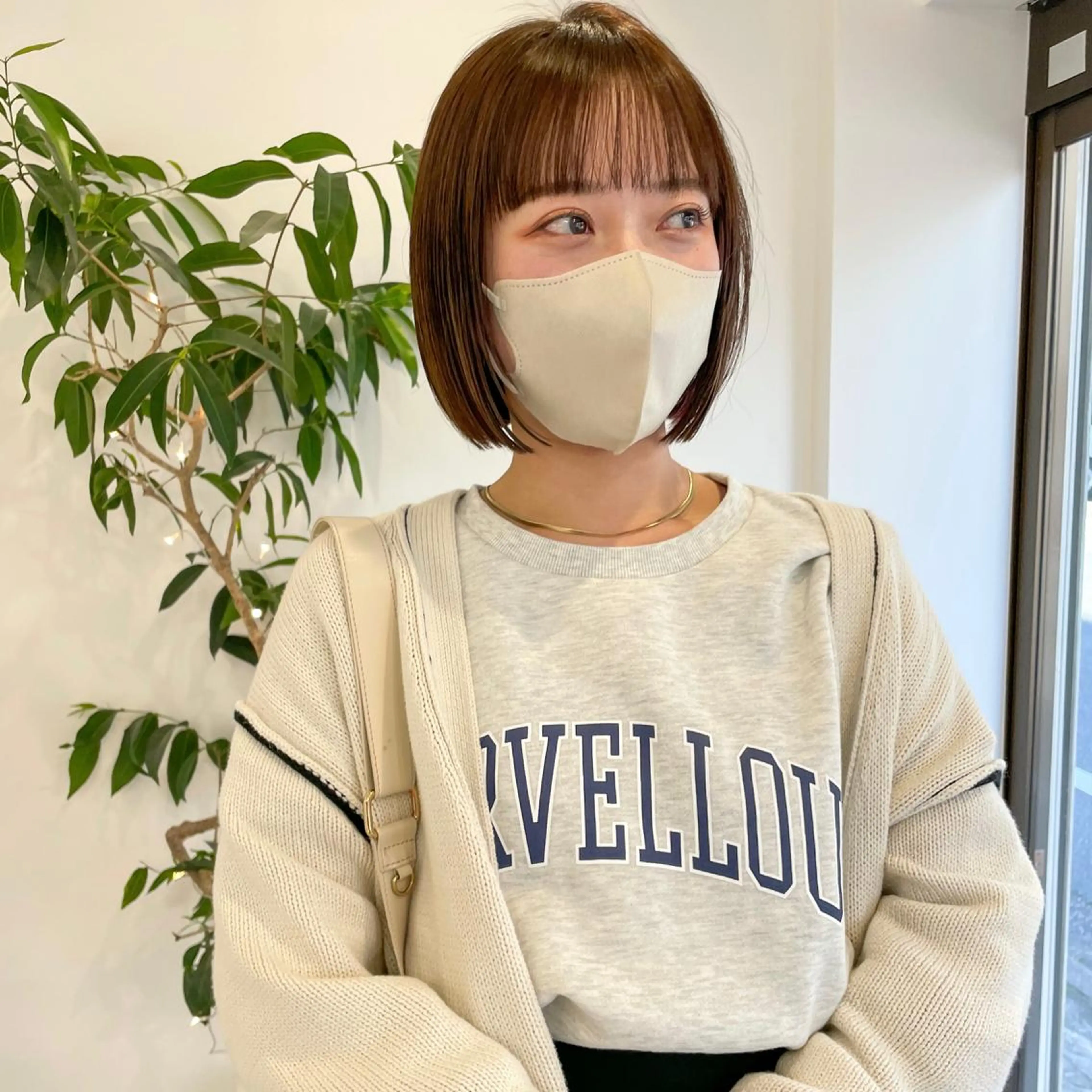 ミディアム カラー 切りっぱなしボブ ショートボブ ミディアムパーマ ボブ 外ハネヘア カット ヘアカラー トリートメント 可愛いパーマスタイル といえばISSEYのヘアスタイル