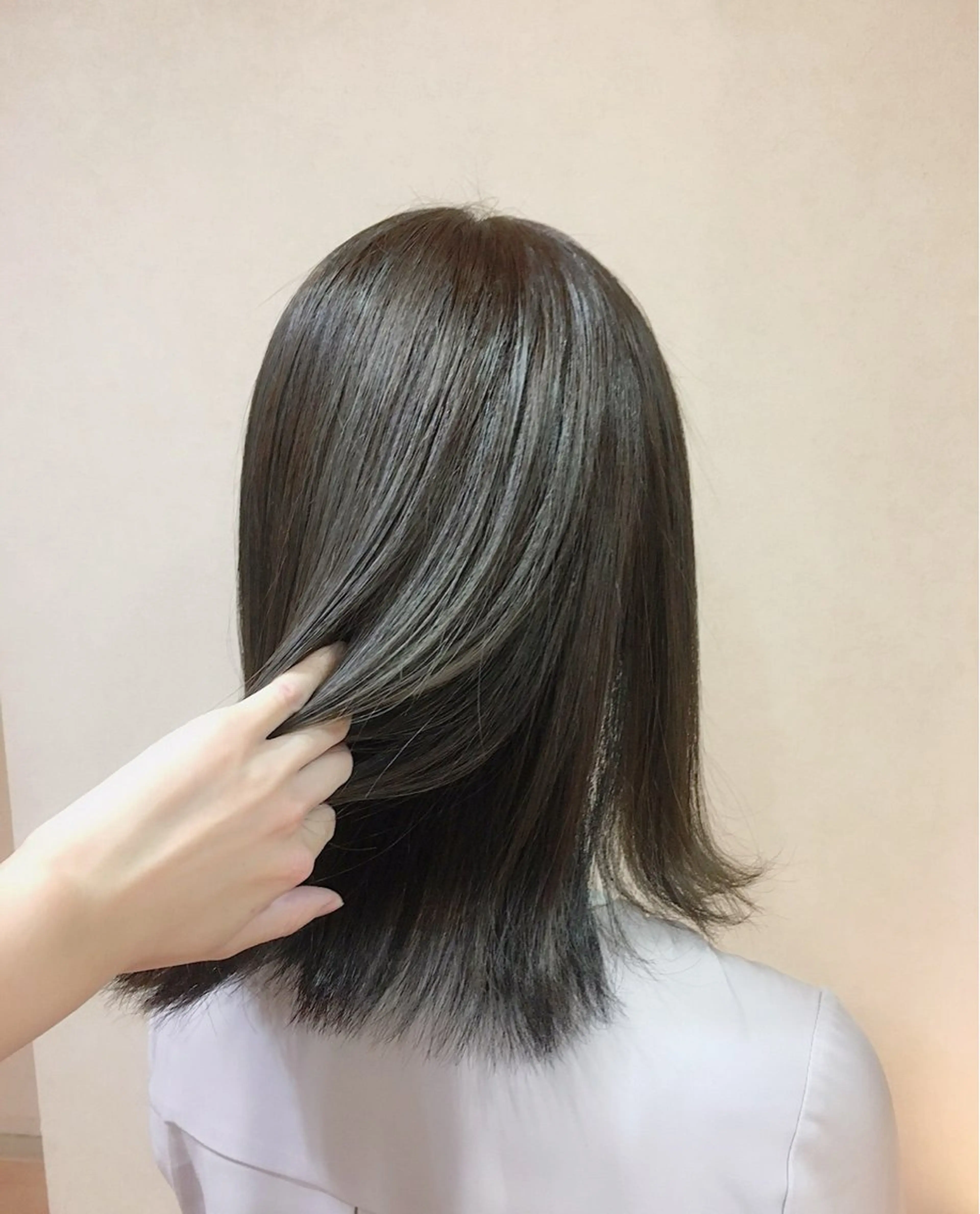 ミディアム カラー カット ヘアカラー トリートメント 佐々木 美帆のヘアスタイル