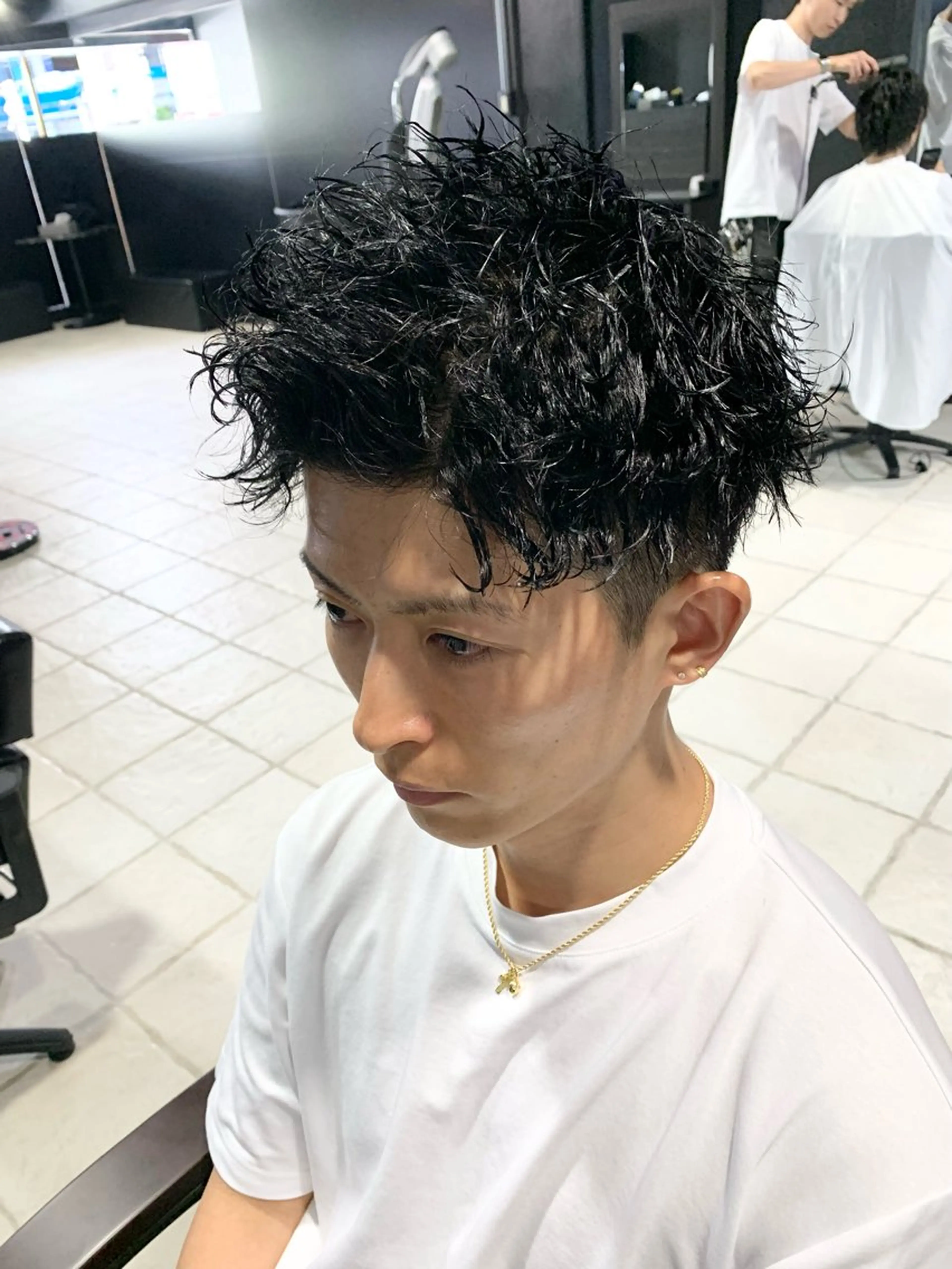 ショート メンズ メンズハイライト メンズパーマ プードルパーマ スペインカール スパイキーショート メンズパーマ/難波/ 心斎橋　室園亮佑のヘアスタイル