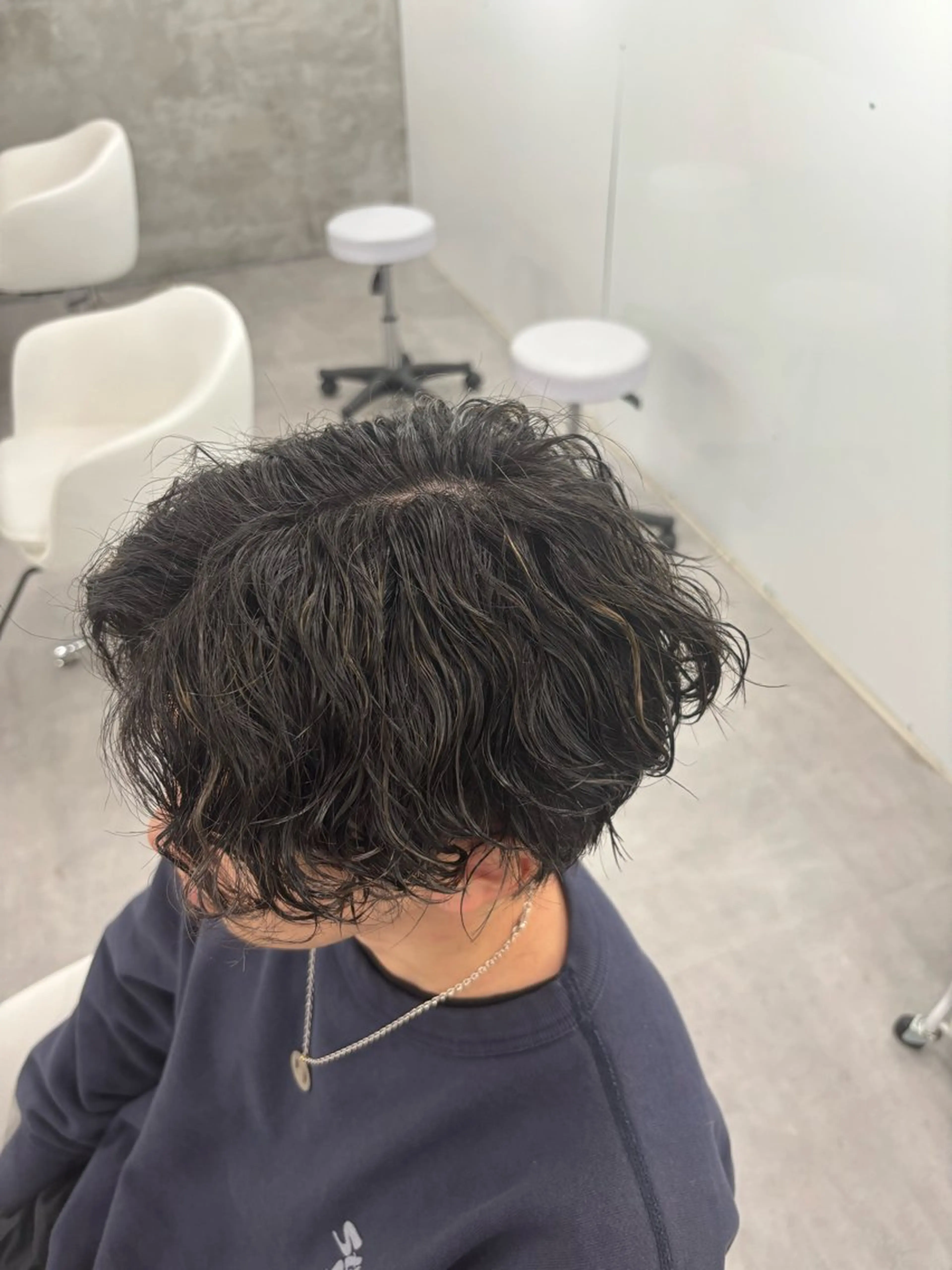 ミディアム パーマ メンズ ミディアムパーマ メンズパーマ スパイラルパーマ カット パーマ トリートメント door white hideのヘアスタイル