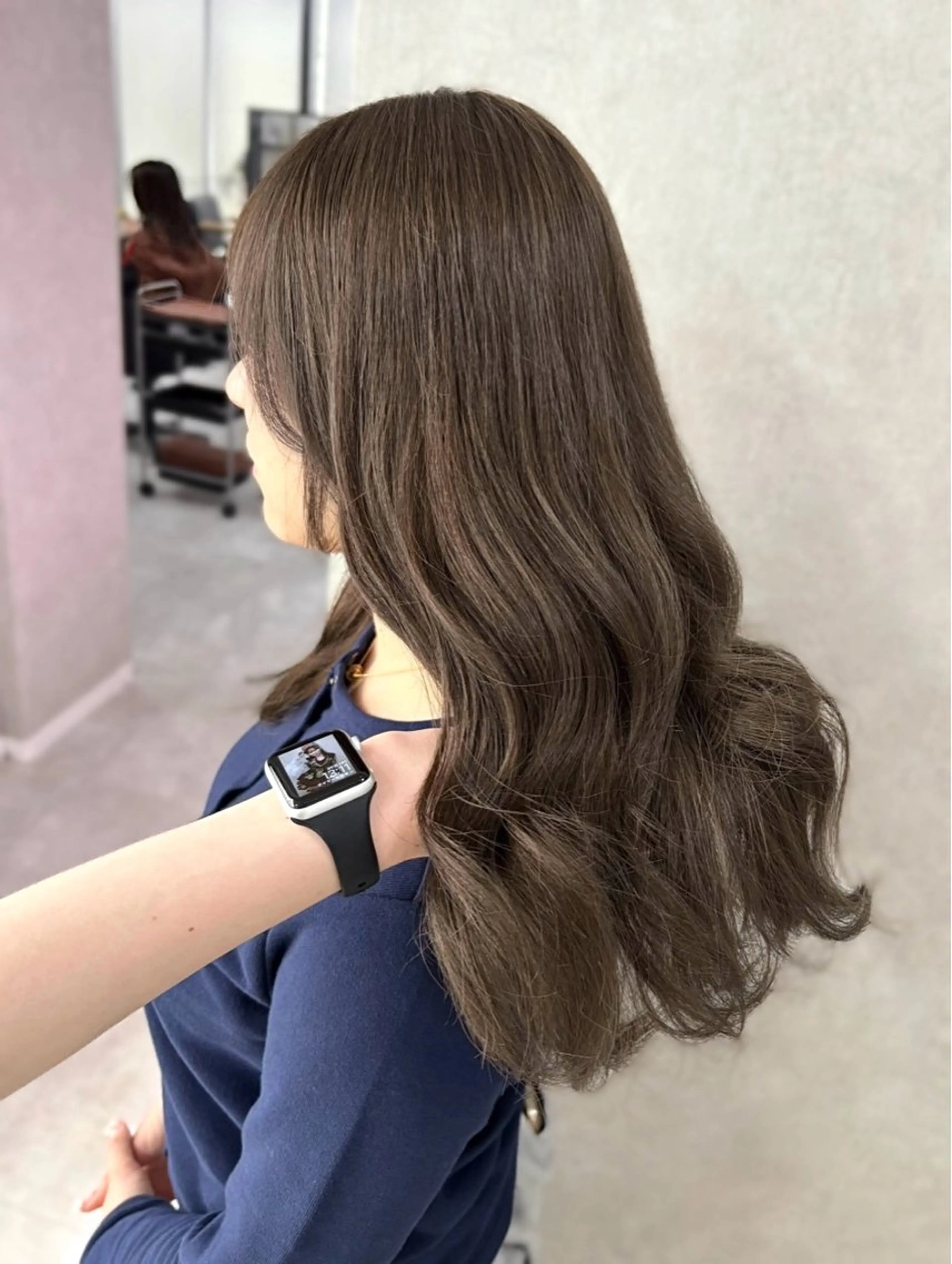 ロング カラー ブリーチ グレージュ オリーブグレージュ オリーブグレー カット ヘアカラー 盛れる顔まわり✨🎀 レイヤー別所好葉のヘアスタイル