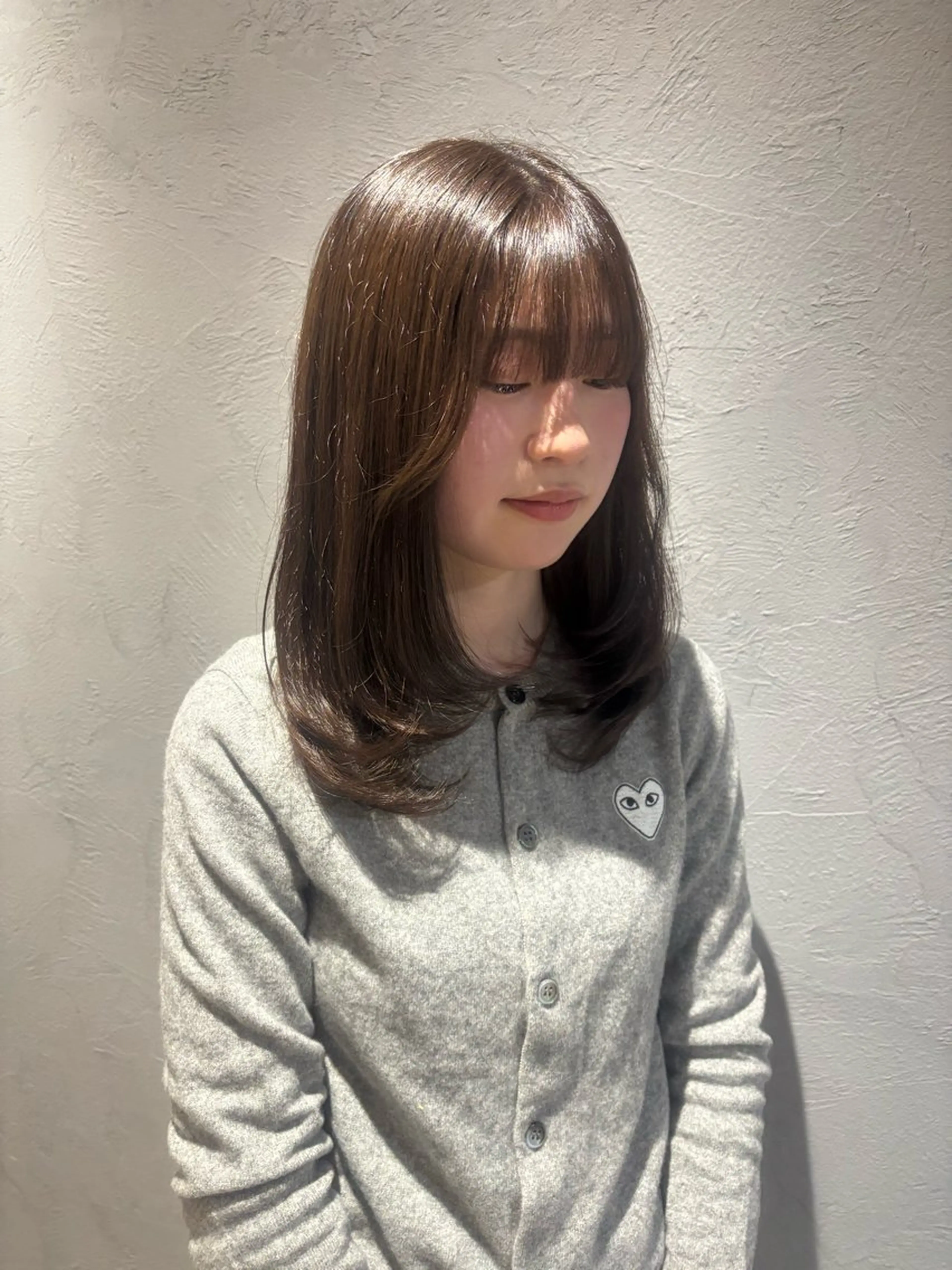 セミロング 顔まわりレイヤー 顔周りカット レイヤーカット ヘアカラー Maki /透明感カラーのヘアスタイル