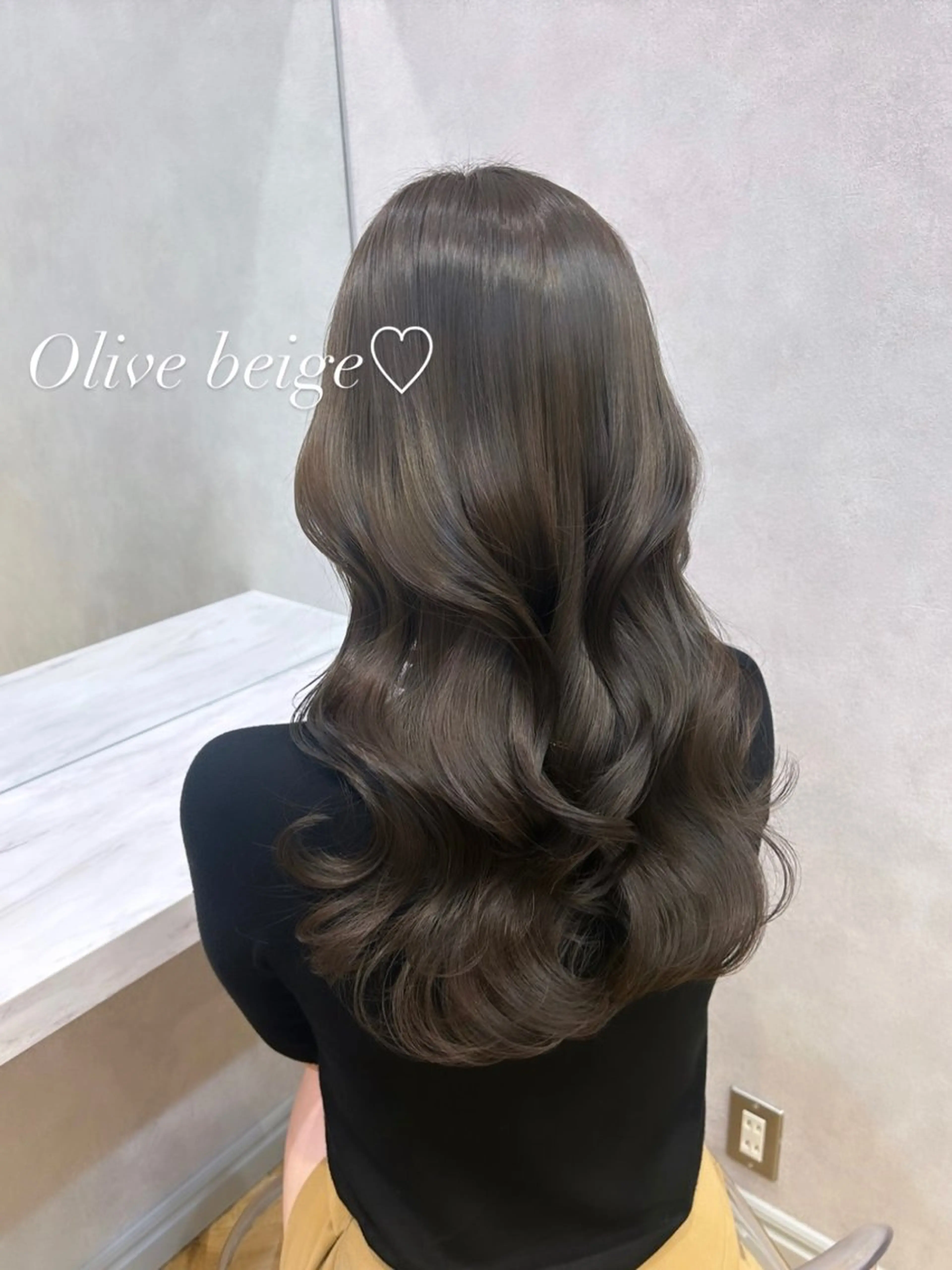 ロング カラー ヘアアレンジ アッシュ 透明感カラー グレージュ オリーブグレージュ オリーブグレー 🩷韓国ヘア/ヨシン モリ🩷Maikaのヘアスタイル