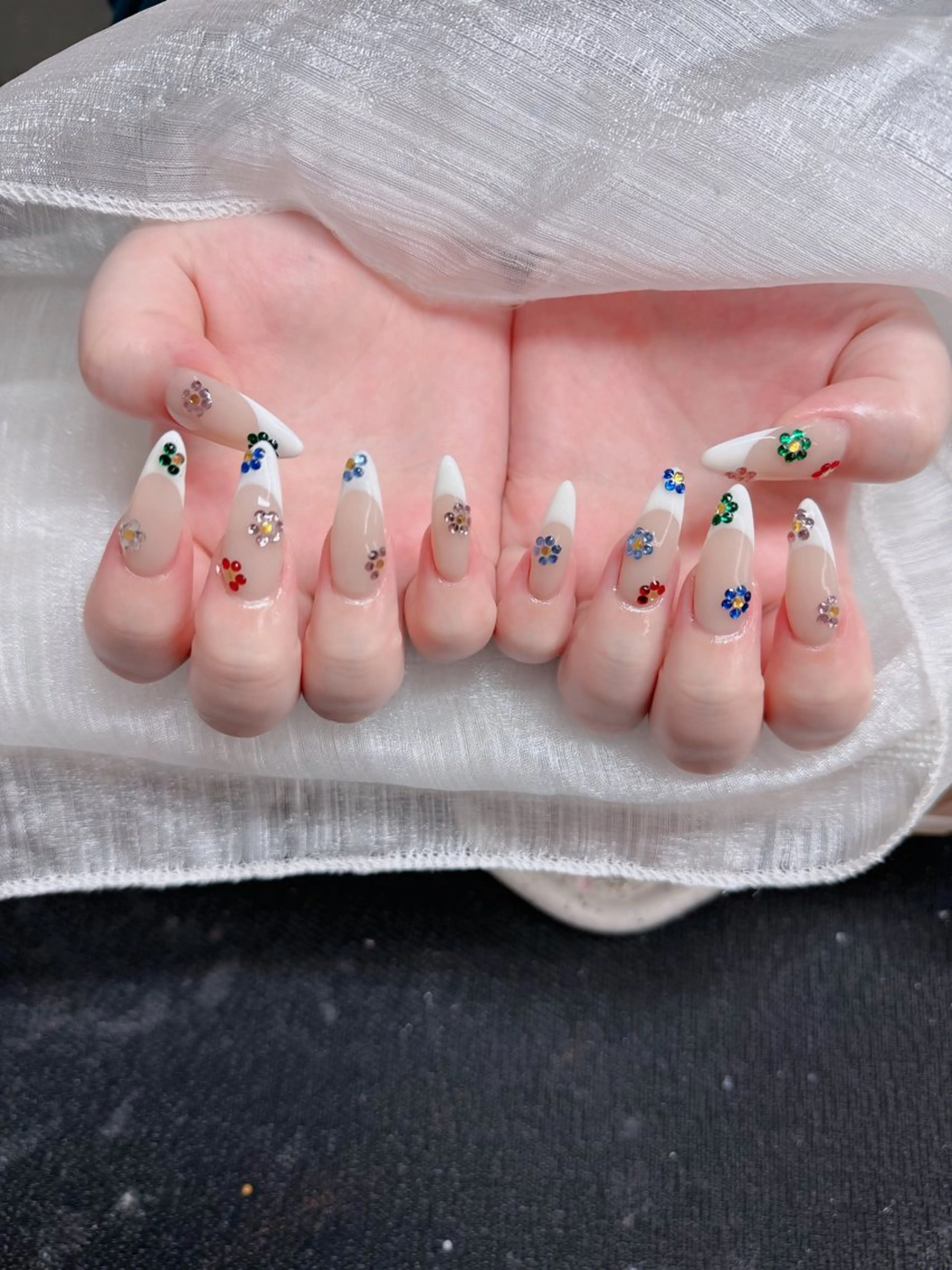 ネイル オーロラネイル フレンチネイル ジェルネイル ハロウィン キラキラネイル H.baby Nail Salonのネイルデザイン