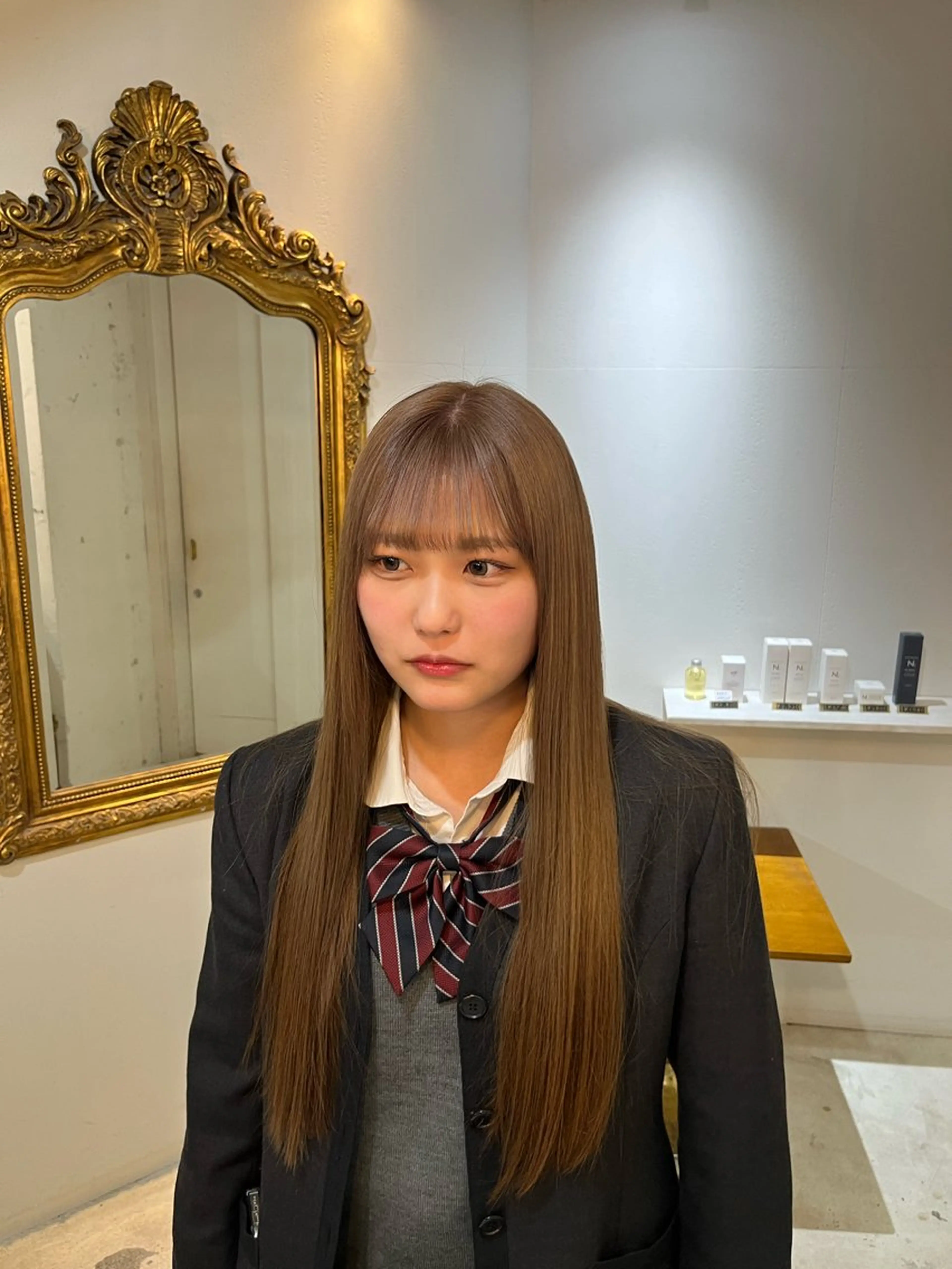 ロング 🩶ハイトーン🖤 URARAのヘアスタイル