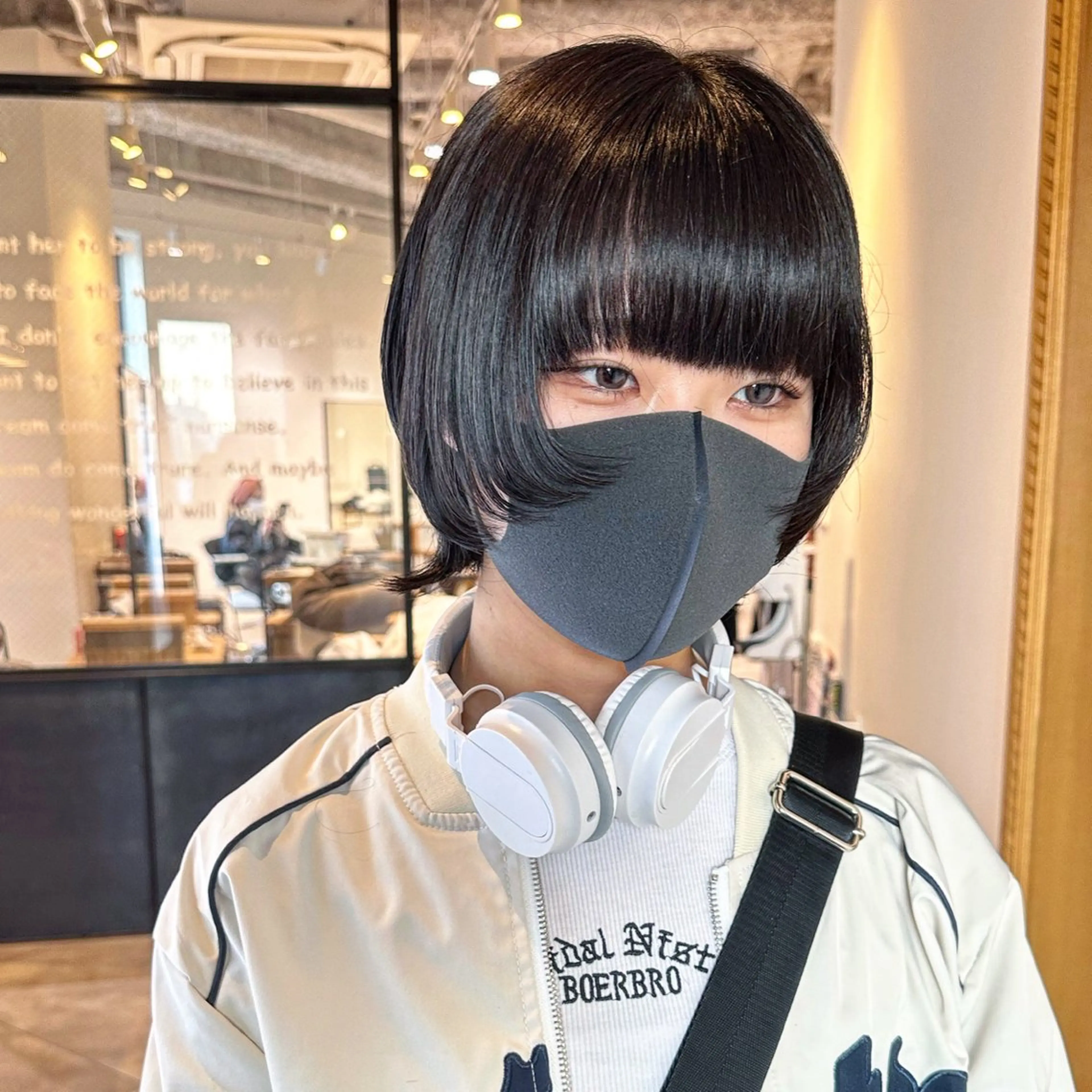 ショート ボブ くびれヘア 顔まわりレイヤー 顔周りカット ハッシュカット 大阪ウルフカット ハッシュカットのヘアスタイル