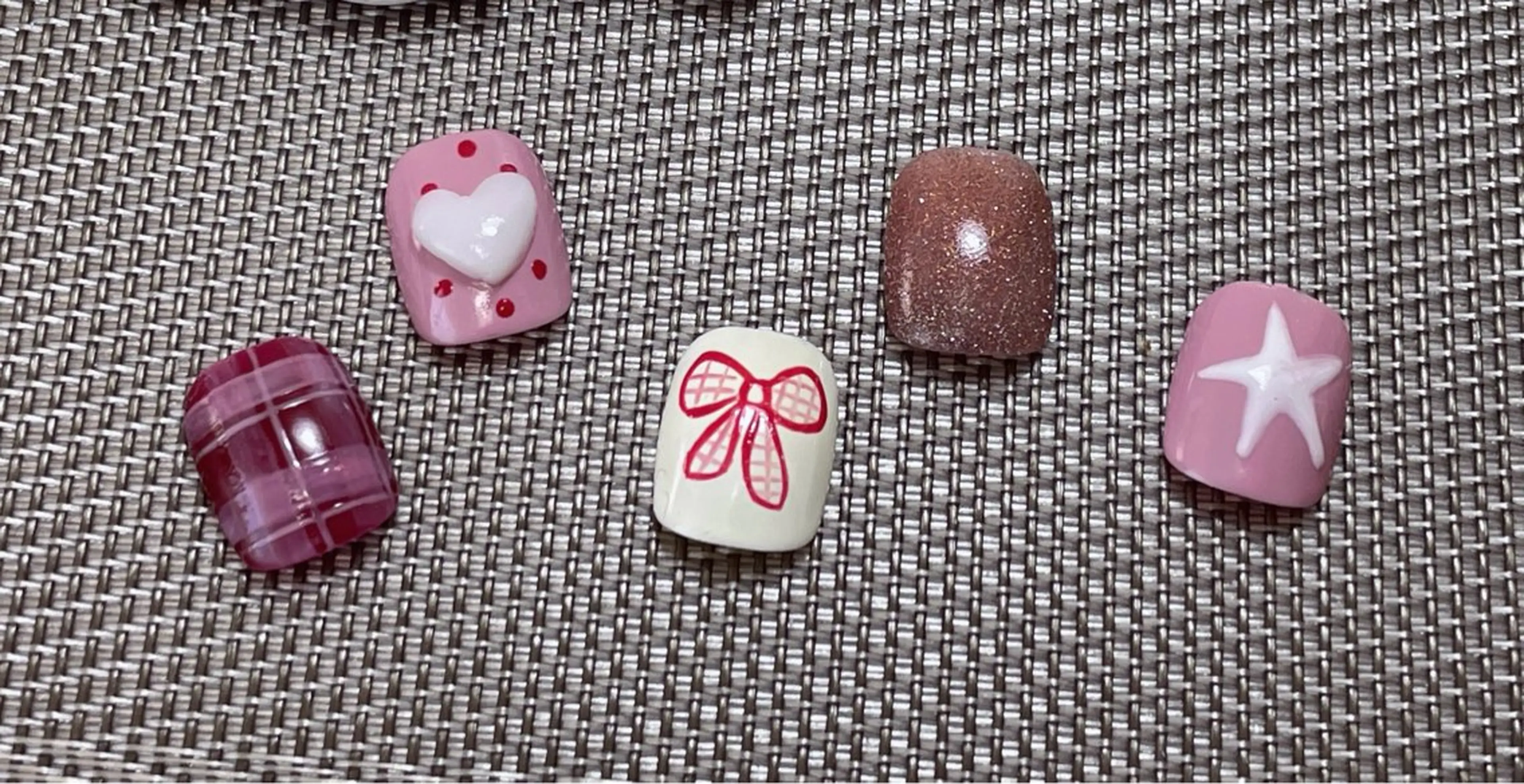 ネイル ハート リボン バレンタイン B·U Nail大宮 長さだし専門店のネイルデザイン