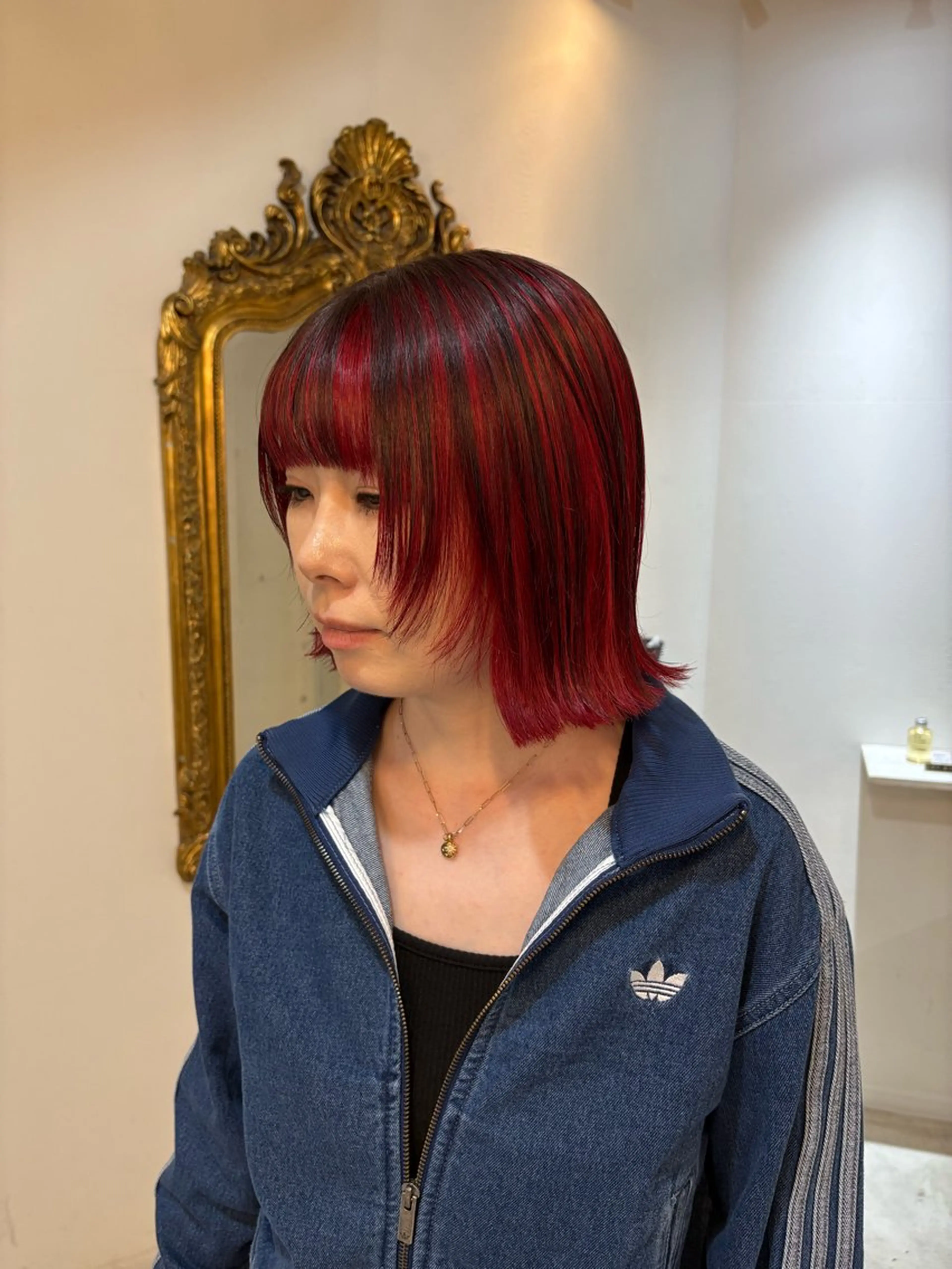 ショート カット ヘアカラー 🩶ハイトーン🖤 URARAのヘアスタイル