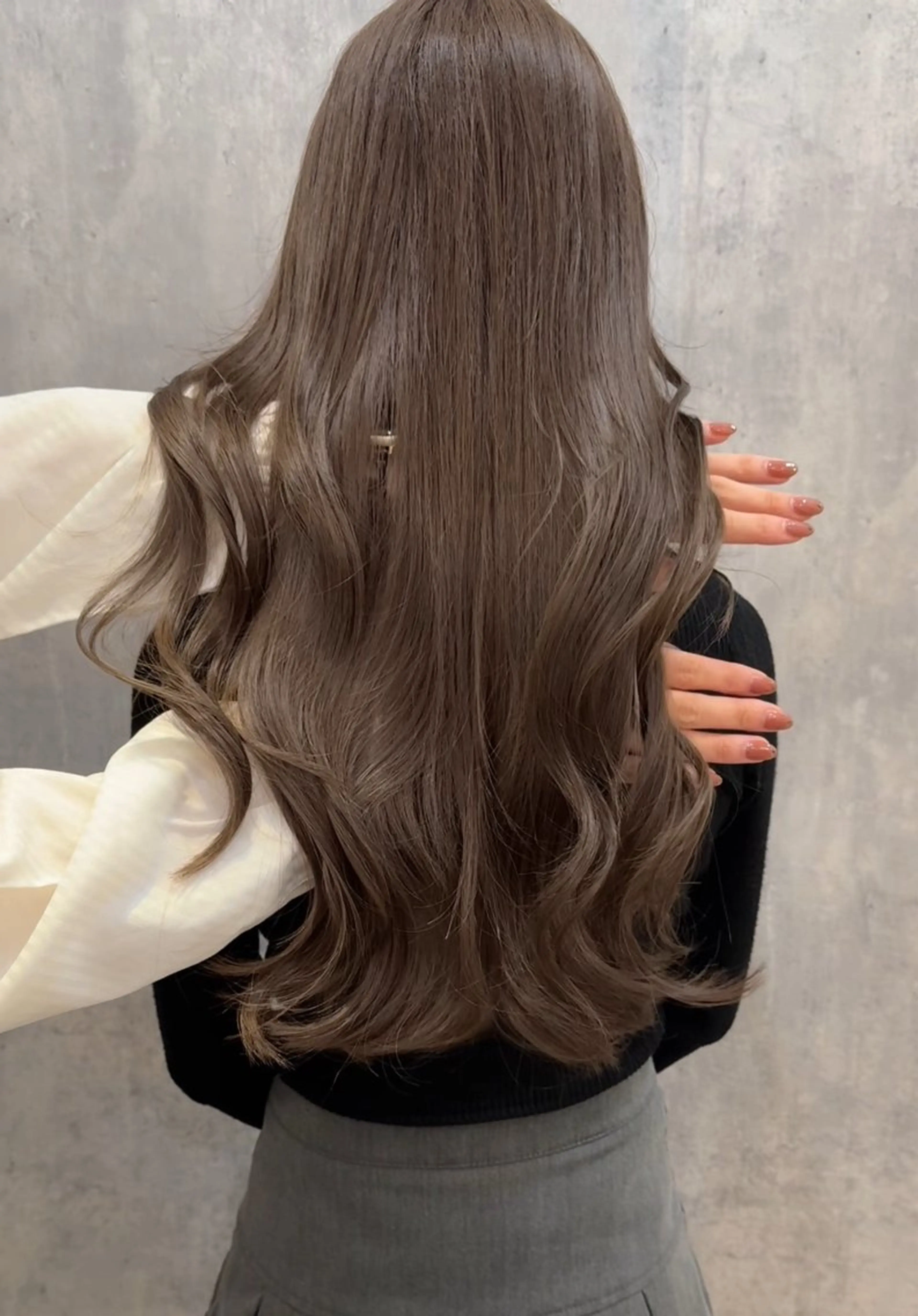 ロング カラー ブリーチ ブリーチなしカラー くびれヘア 顔まわりレイヤー 顔周りカット ヘアカラー トリートメント 髪質改善カラー× 美髪ストレート前出のヘアスタイル