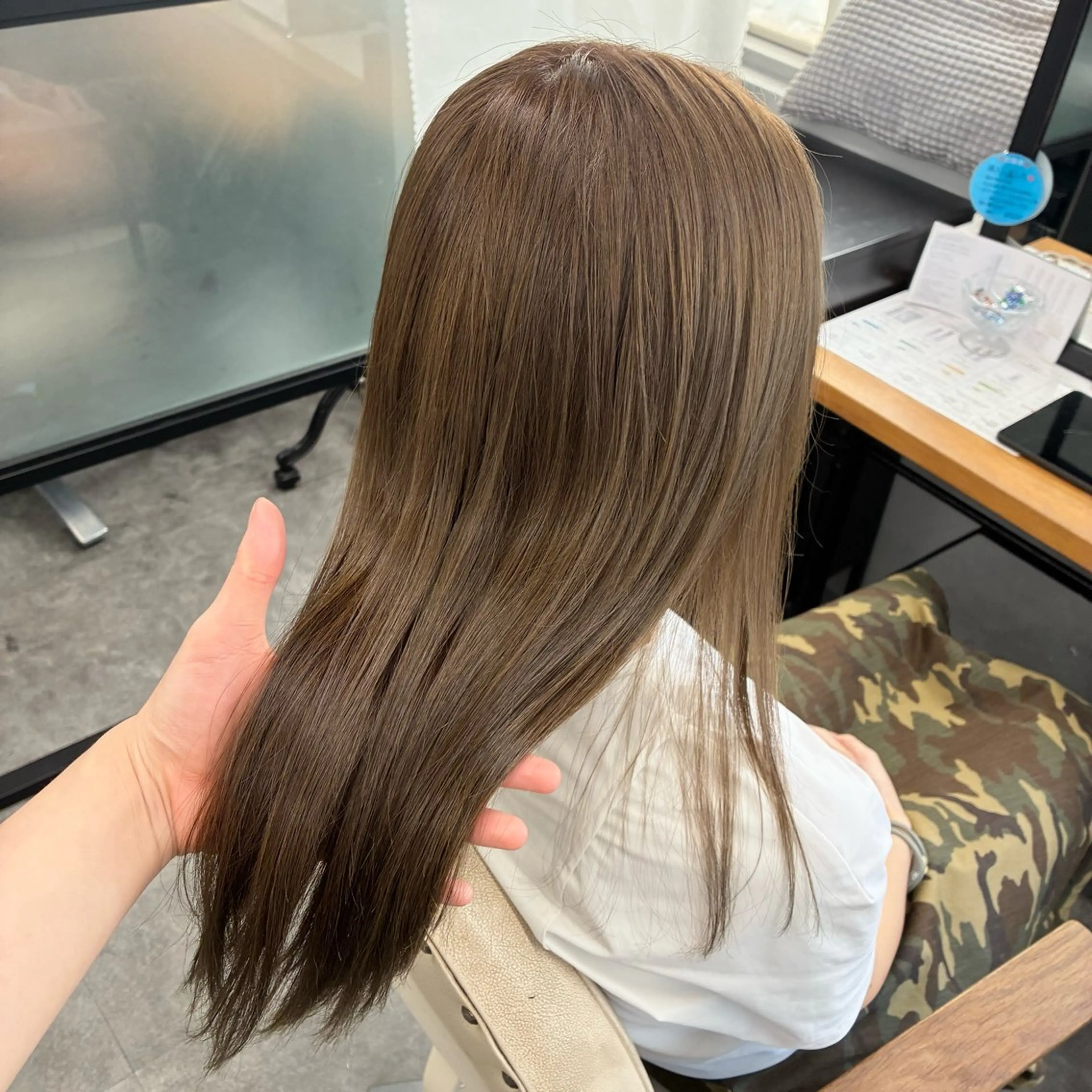ロング カラー ヘアアレンジ アディクシーカラー アッシュ ベージュカラー 黒髪 ブリーチ JURI🤎 ワンカールレイヤーのヘアスタイル