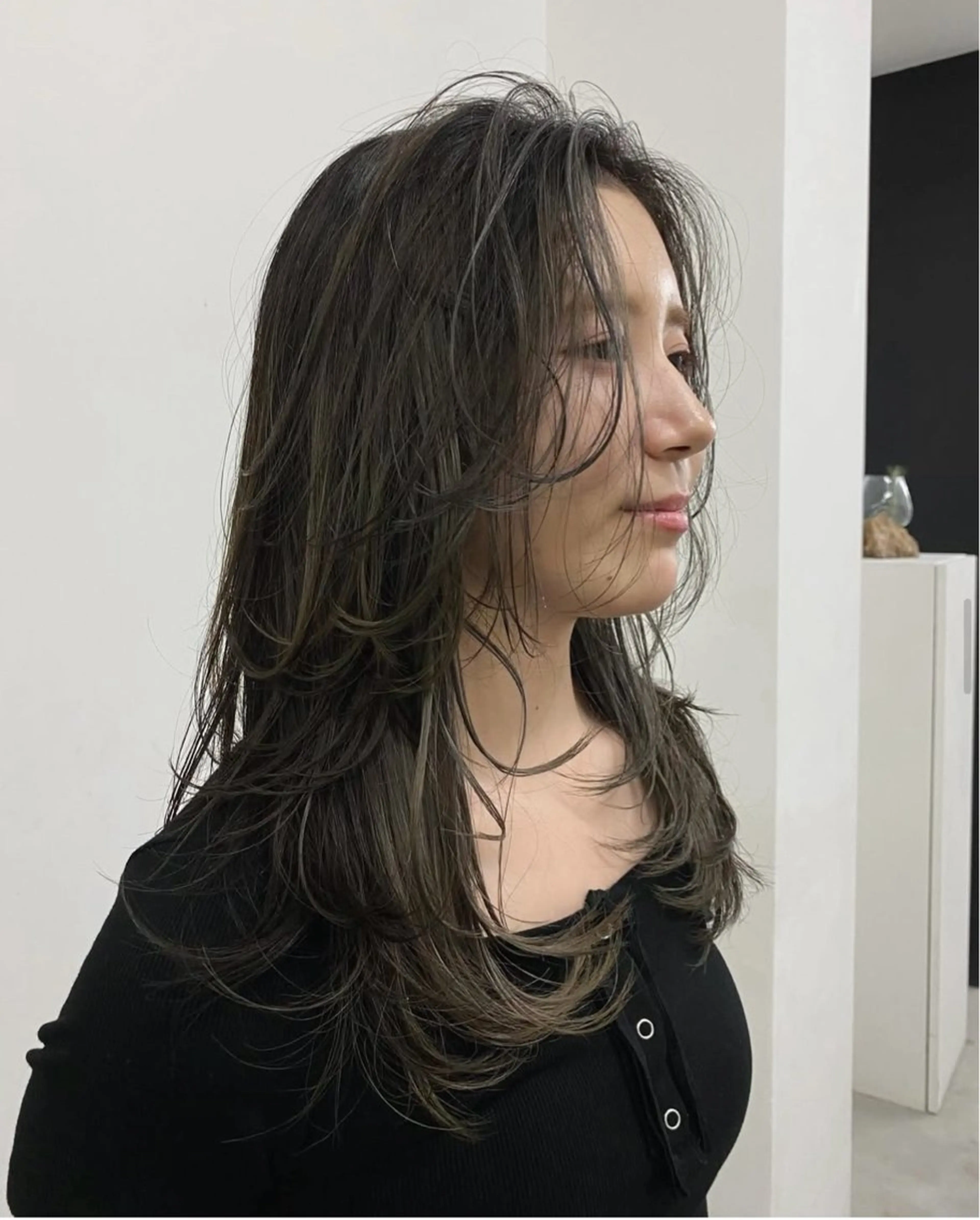 セミロング カラー セミロングパーマ バレイヤージュ 黒髪 ブリーチ ダブルカラー カット ヘアカラー kii🧺福岡美容室 パーマ/ウルフのヘアスタイル