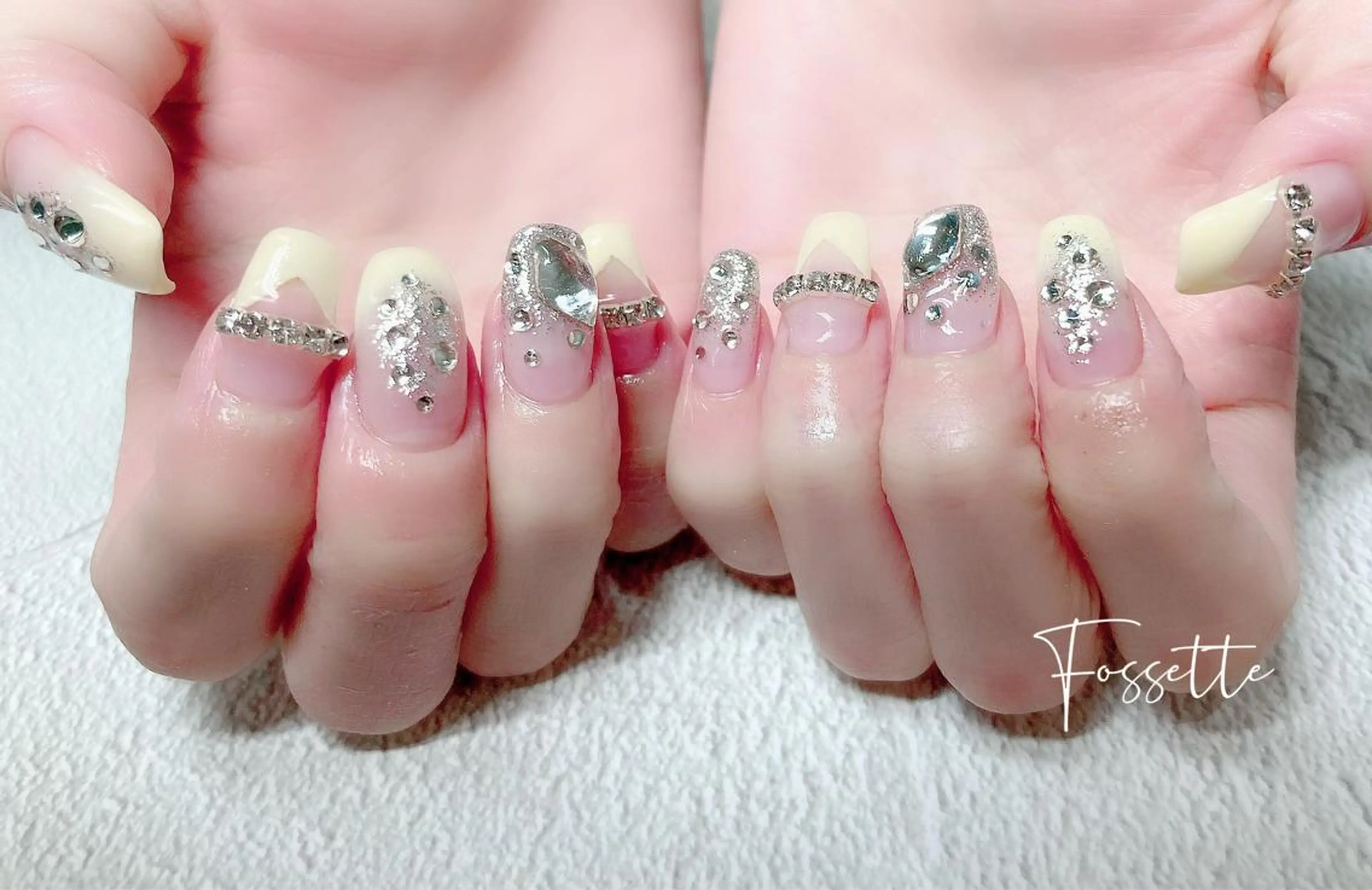 ネイル フレンチネイル グラデーション 韓国ネイル ラメ(グリッター) ラメグラデーション nailsalon Fossetteのネイルデザイン