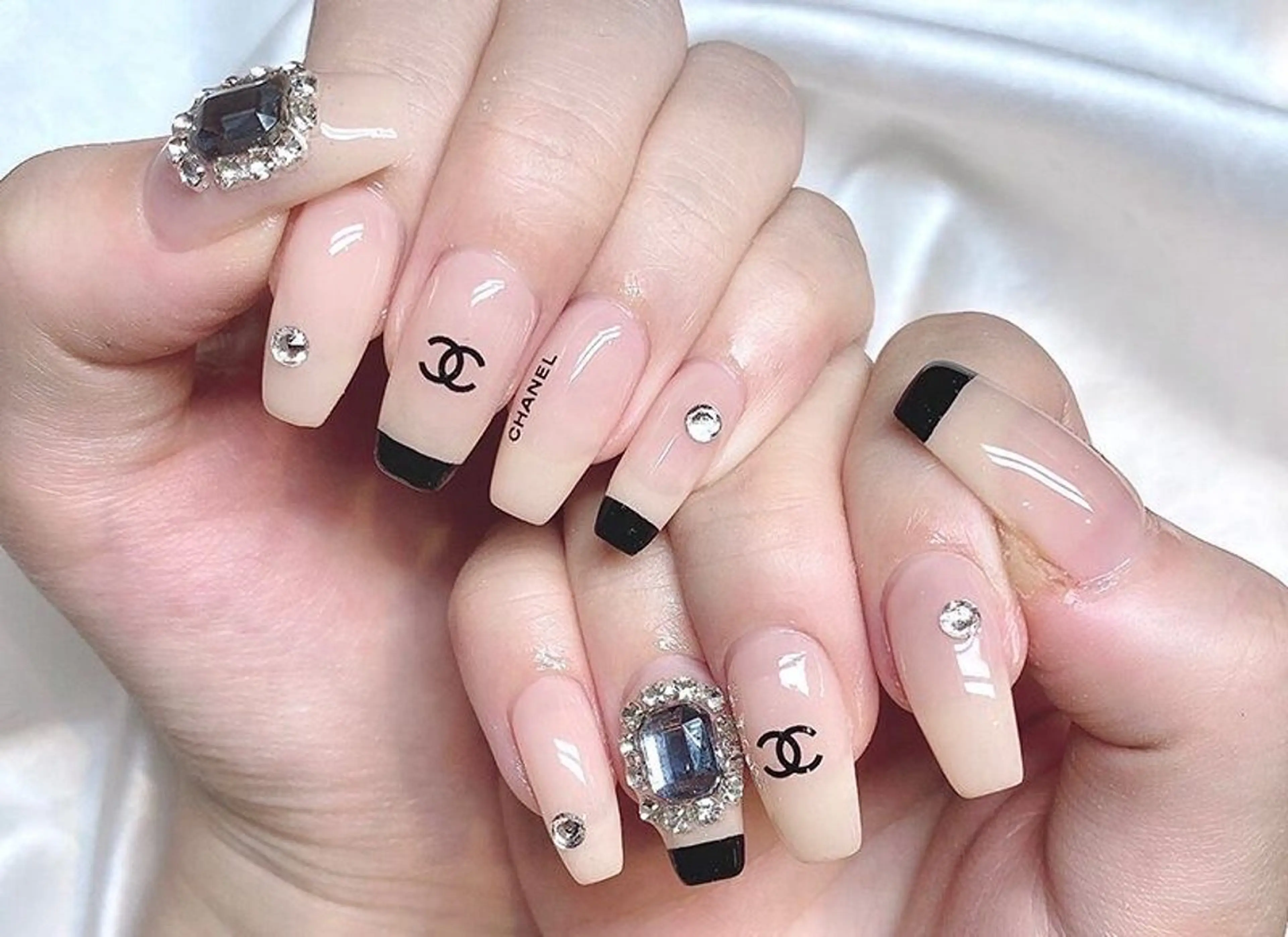 ネイル マグネットネイル ピンク ネイルチップ 冬ネイル Lee Nailsのネイルデザイン