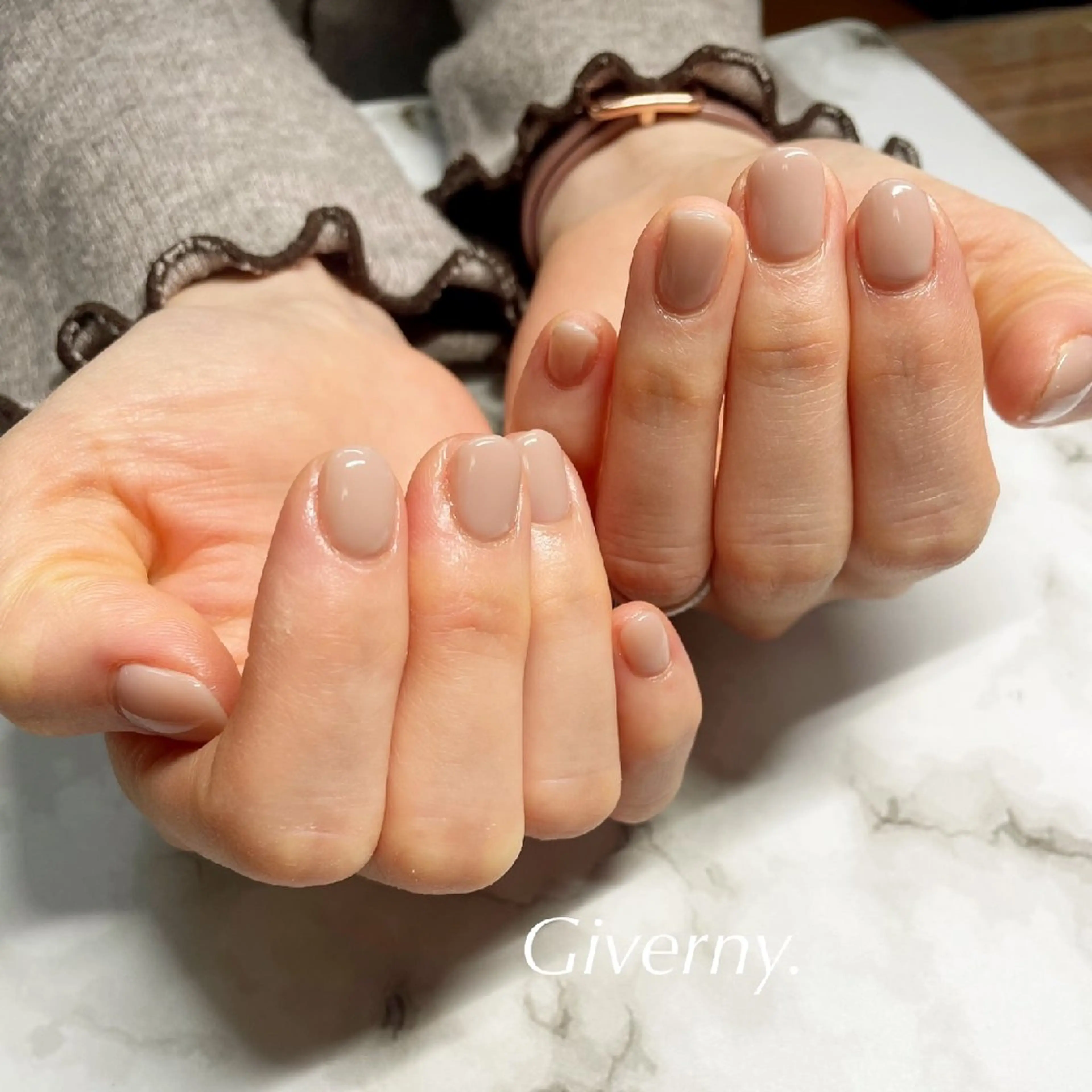 ネイル オフィスネイル ワンカラーネイル シンプルネイル ハンドネイル Giverny .のネイルデザイン