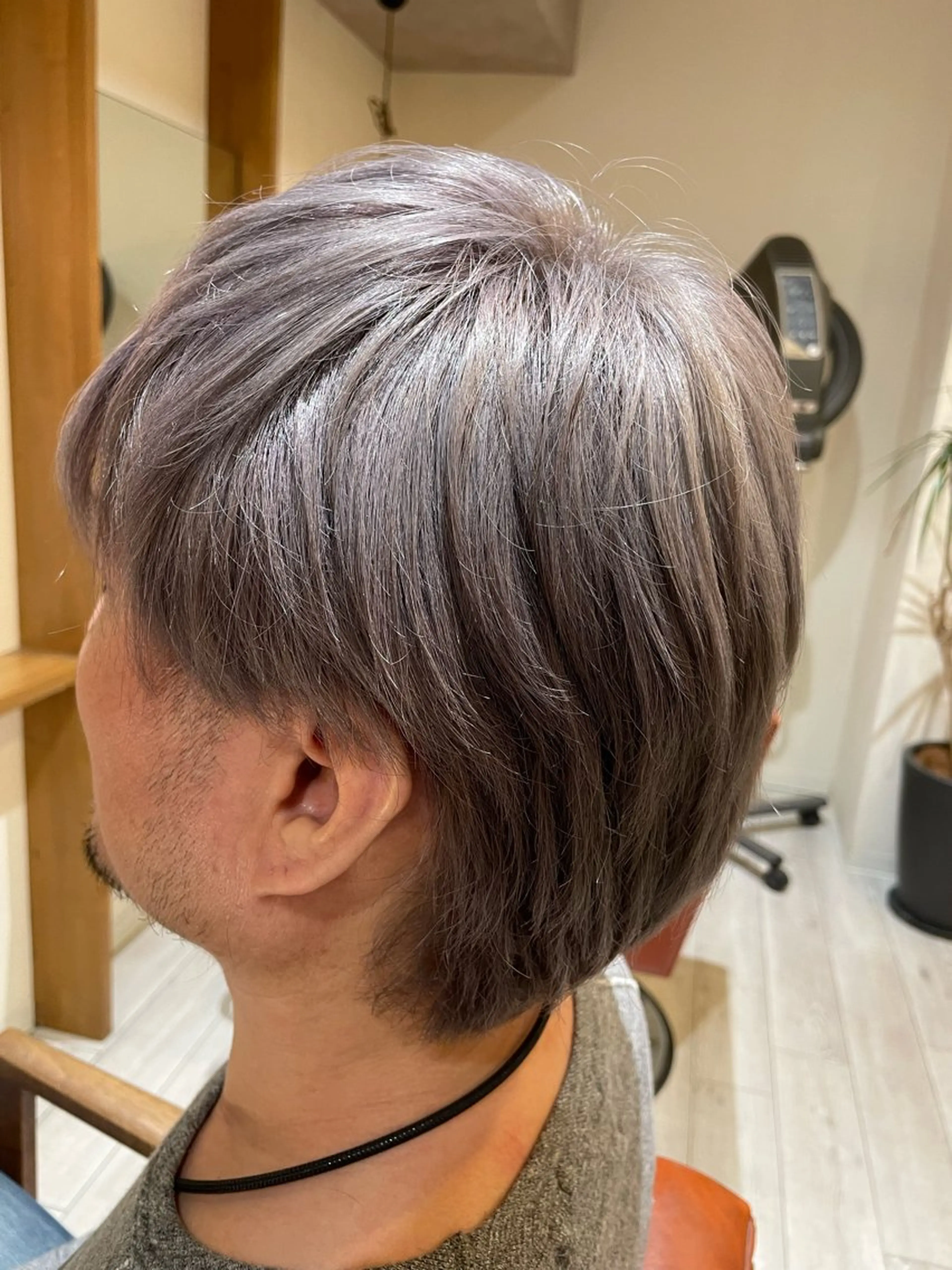 カラー メンズ シルバー Lian山田 駿のヘアスタイル