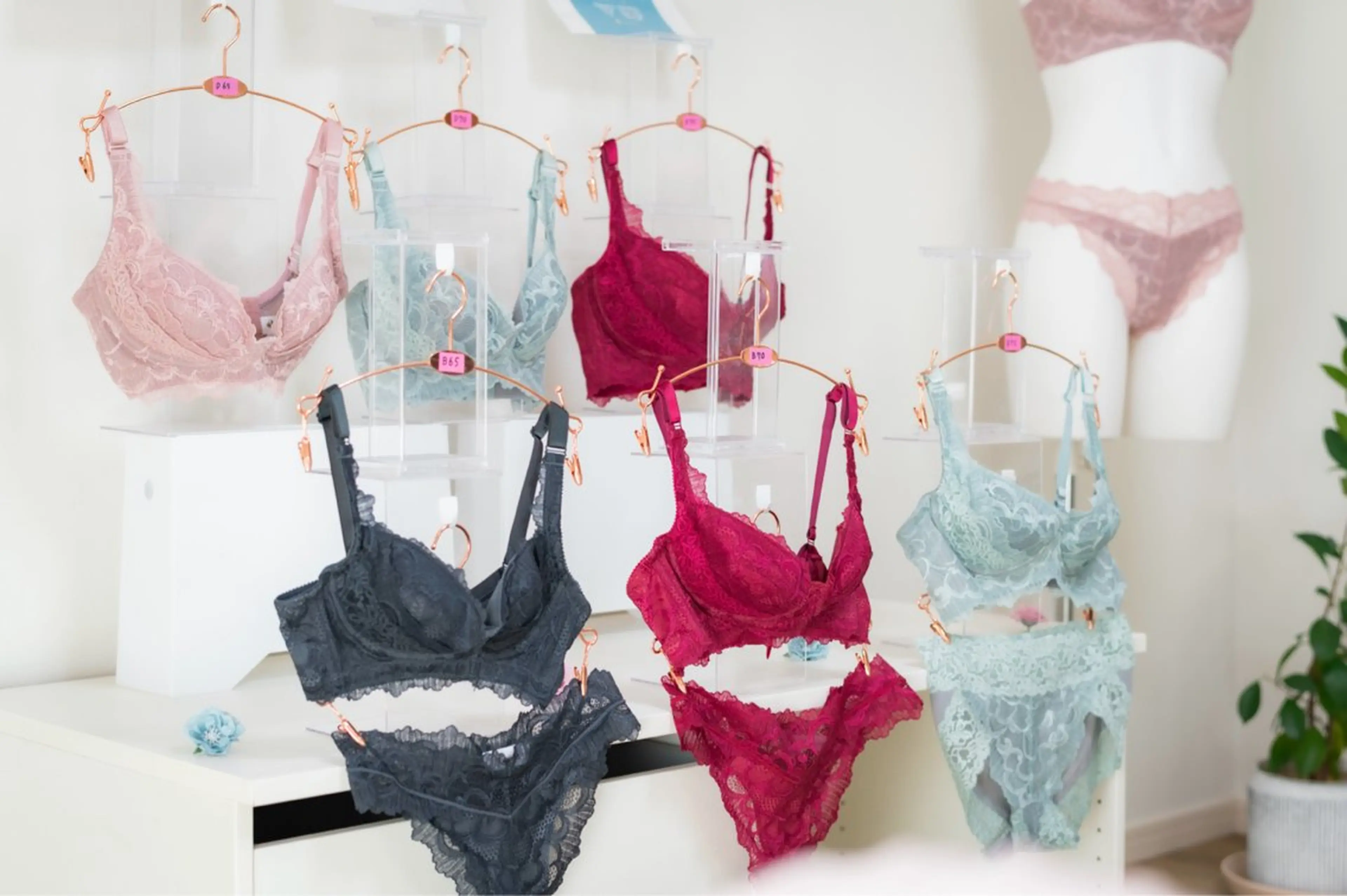 下着のフィッティング🫶バストの高さが変わって姿勢まで良くなる魔法のような下着をお楽しみ下さい😍の写真