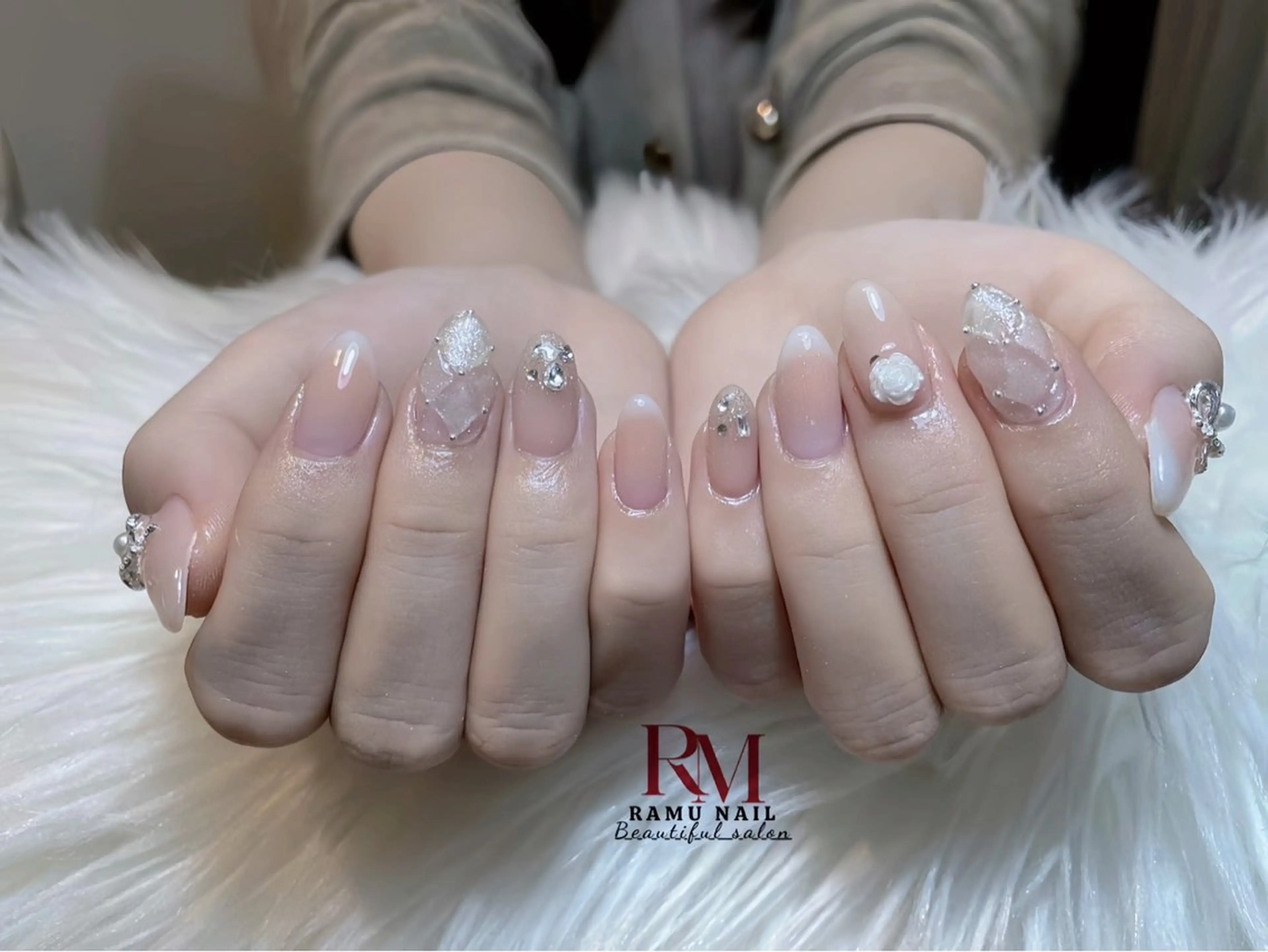 ネイル キラキラネイル マグネットネイル ミラーネイル ワンホンネイル 冬ネイル ハンドネイル RAMU Nail 恵比寿店のネイルデザイン